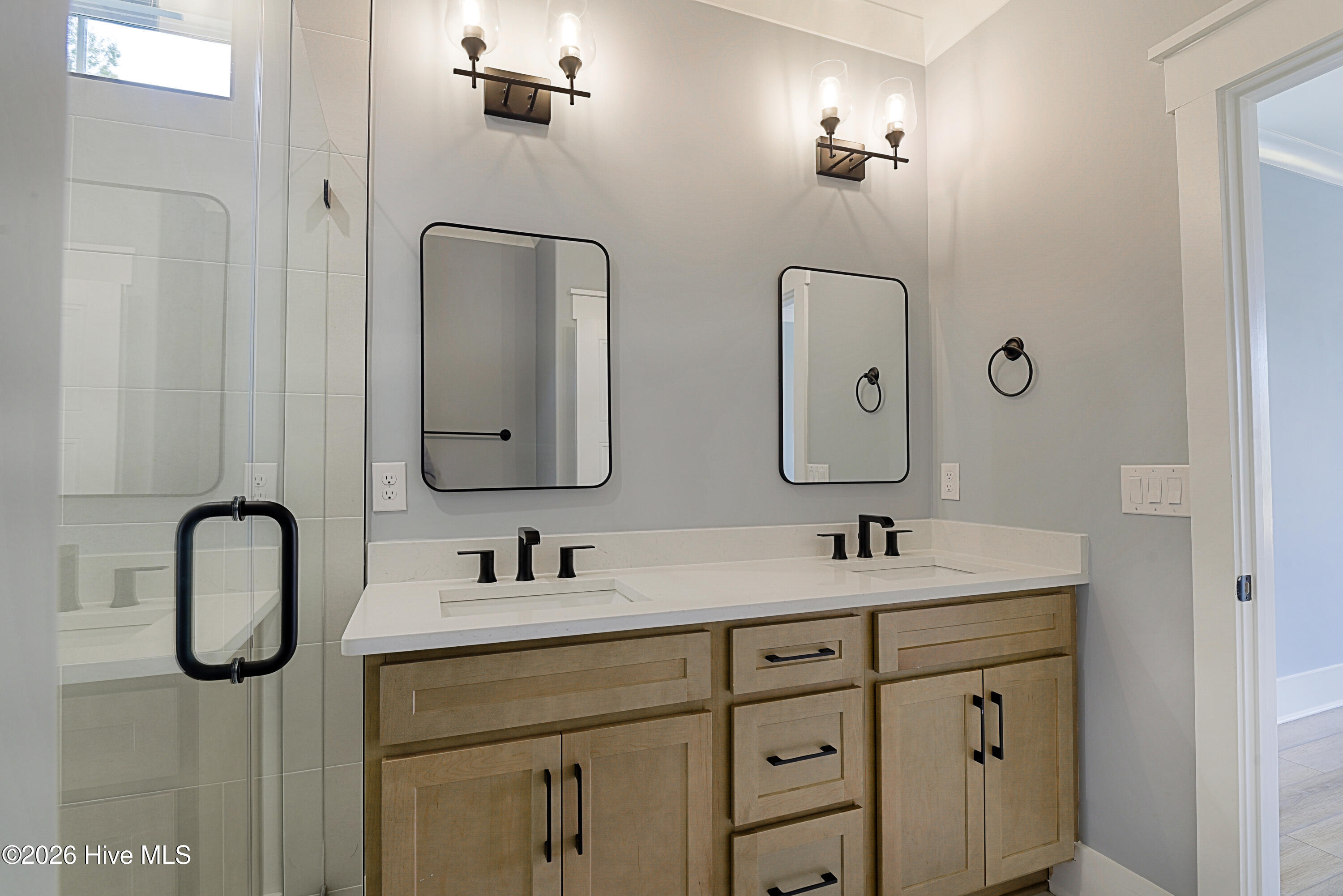 100547118 | Photo 35