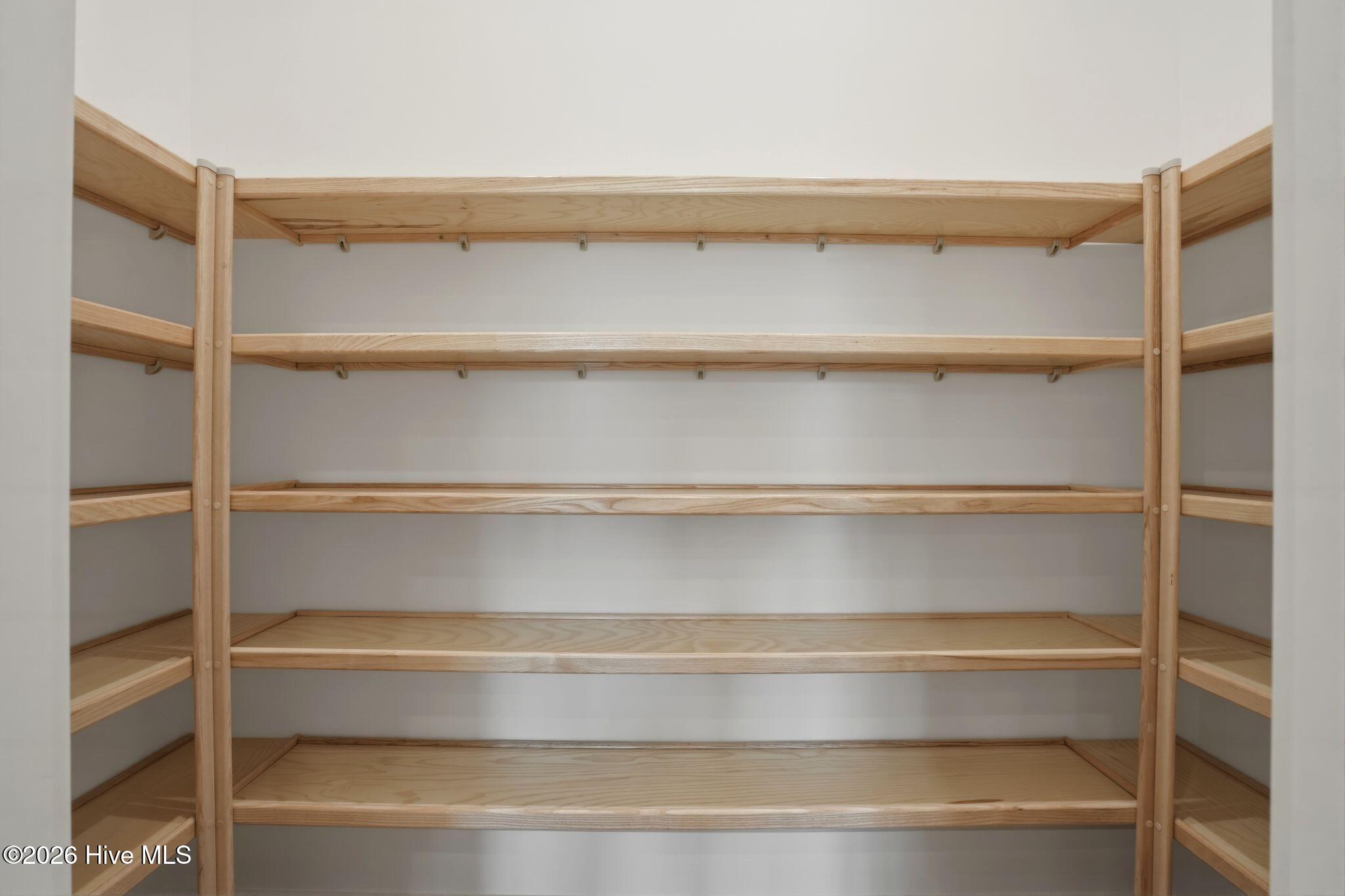 100537171 | Photo 41