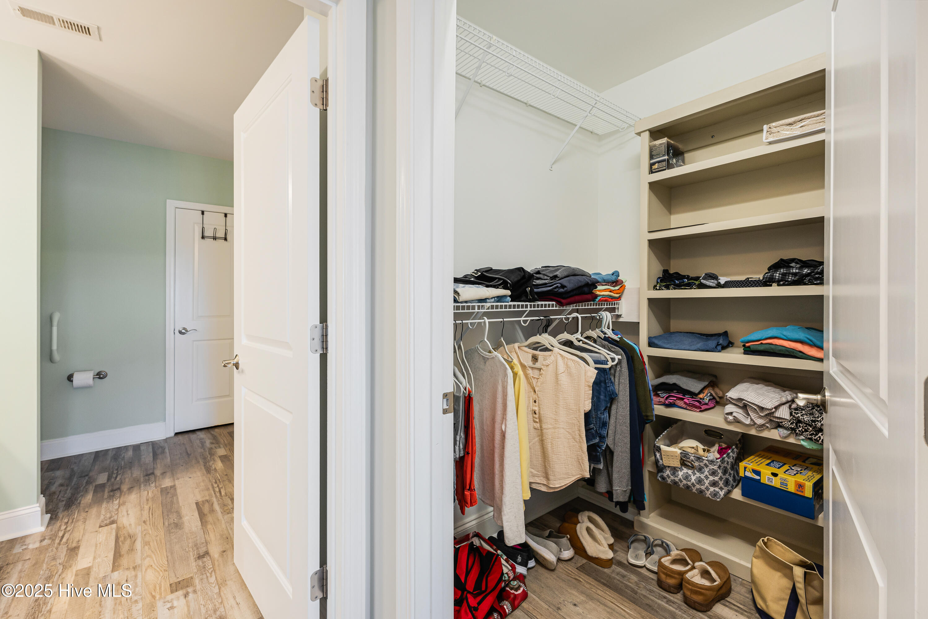 100489556 | Photo 26