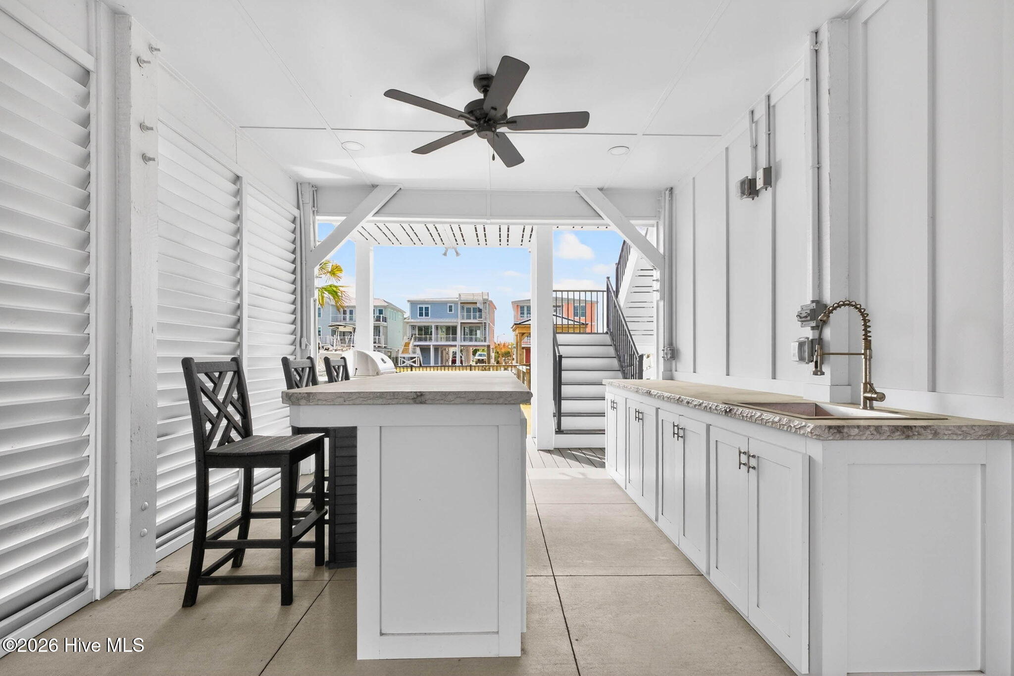 100561334 | Photo 68