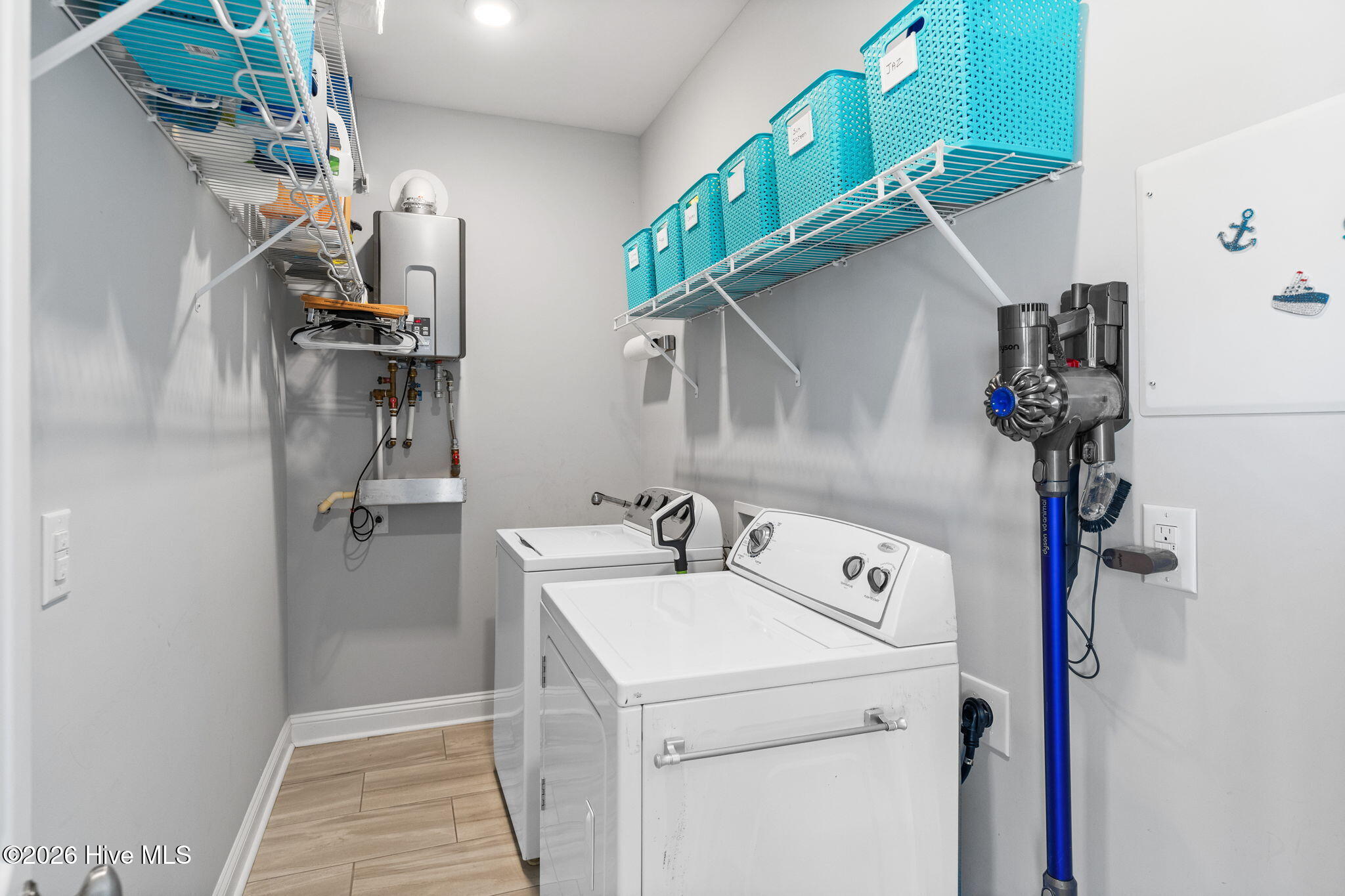 100555015 | Photo 44