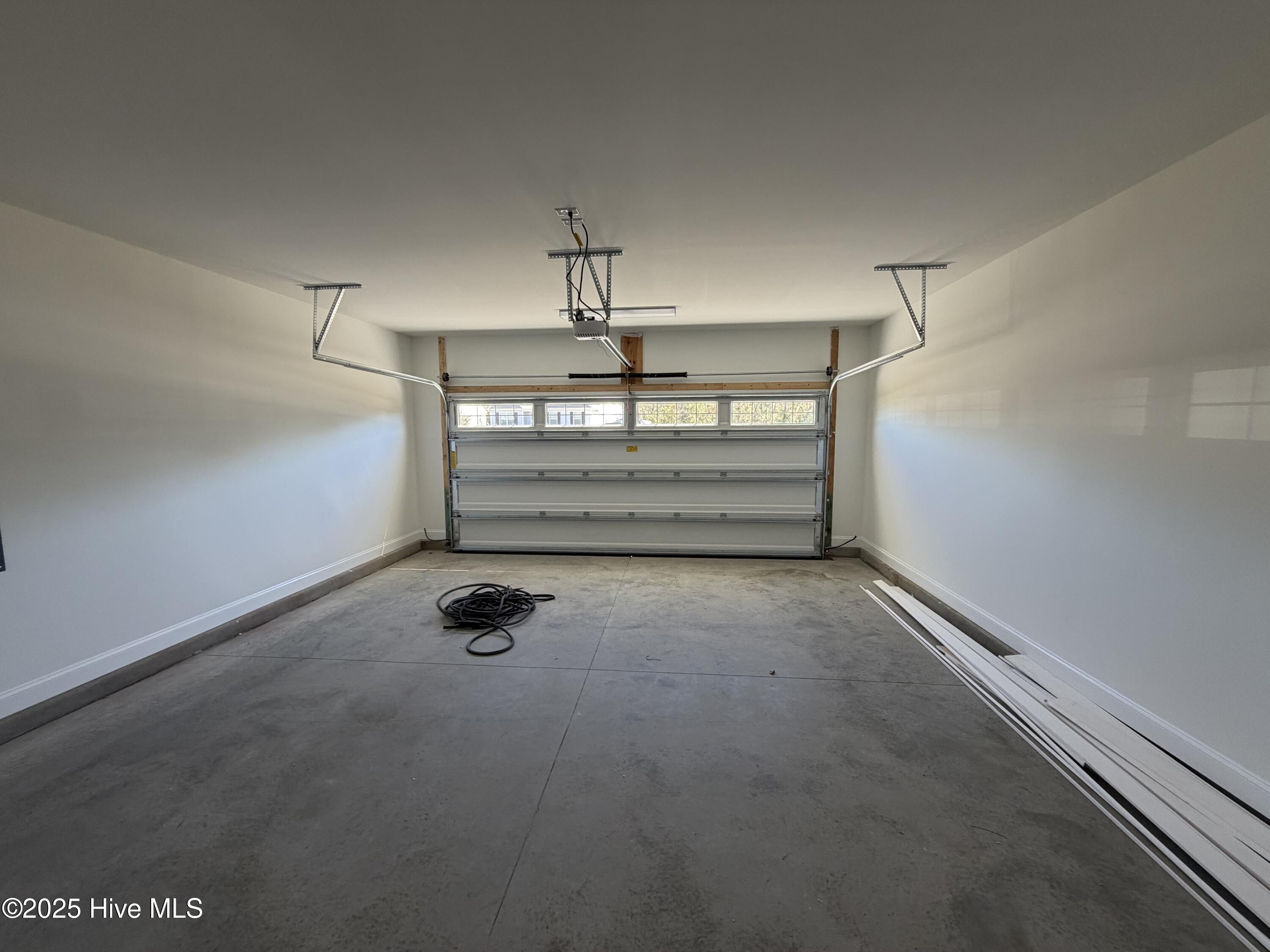 100525999 | Photo 18