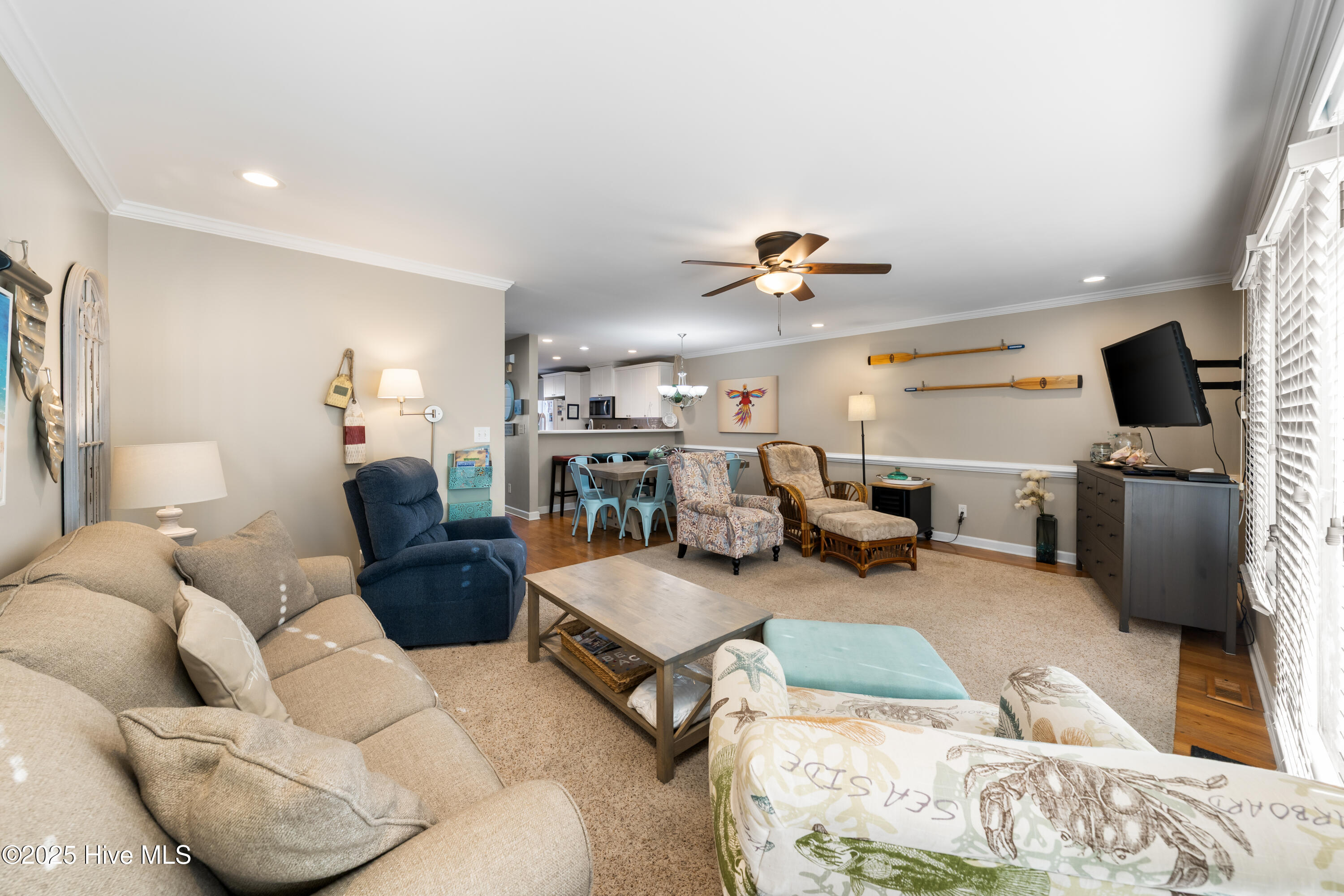 100532261 | Photo 36