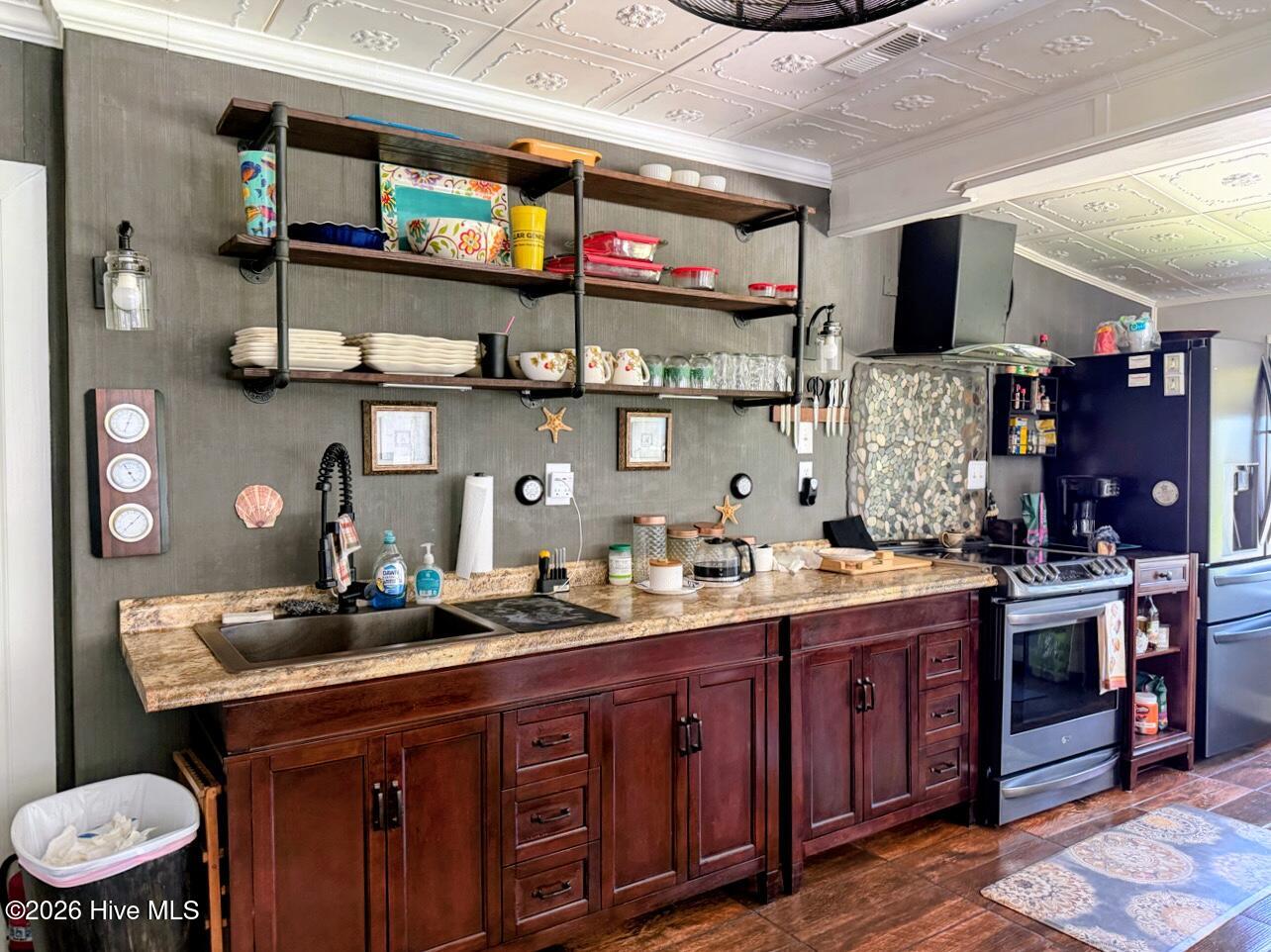 Beautiful & functional Kitchen