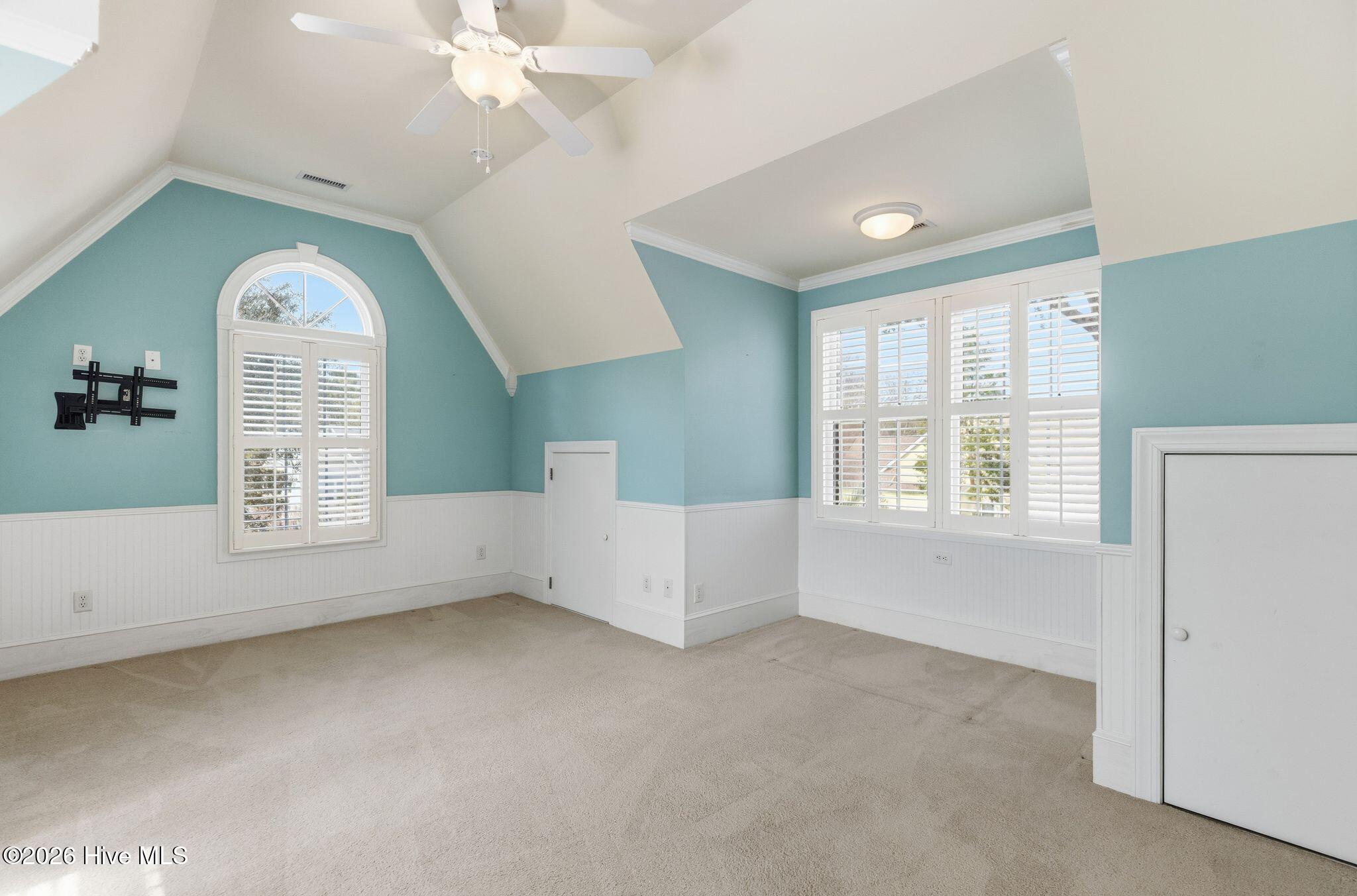 100565083 | Photo 57