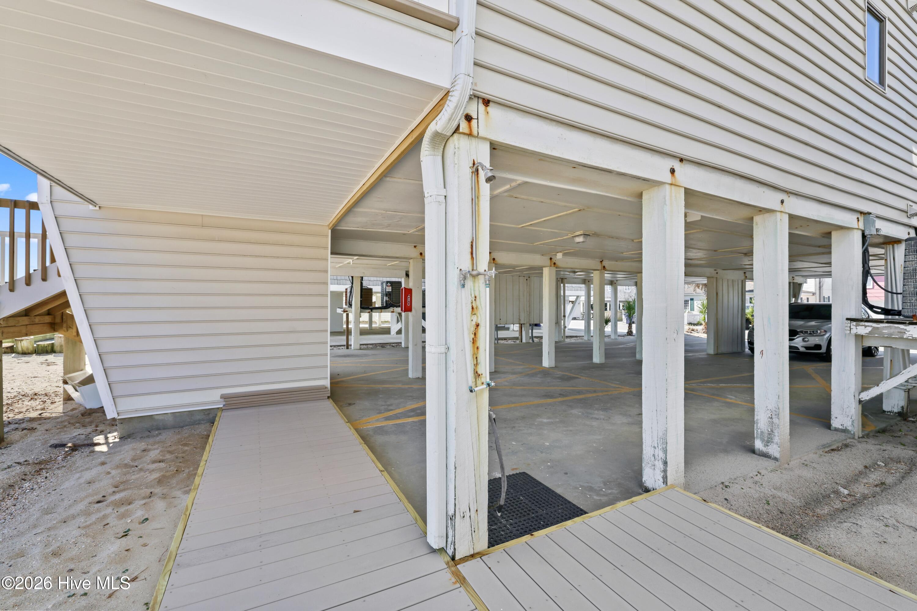 100553998 | Photo 28