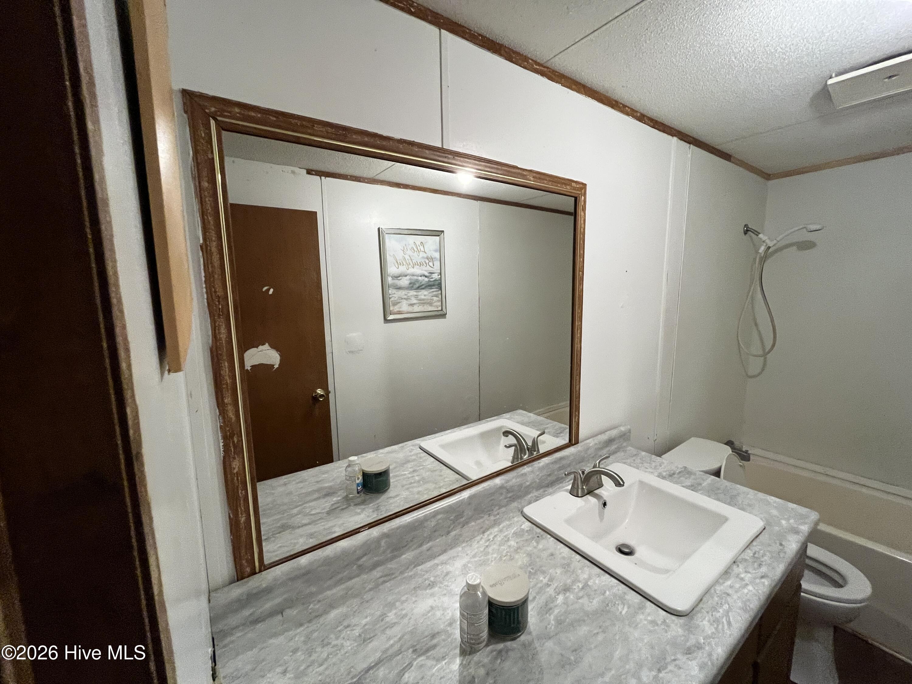 100568963 | Photo 48