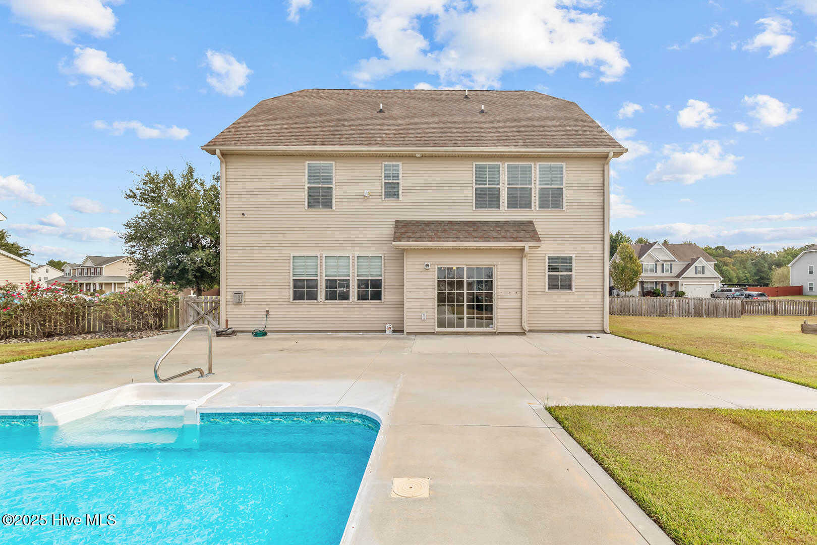 100532827 | Photo 61