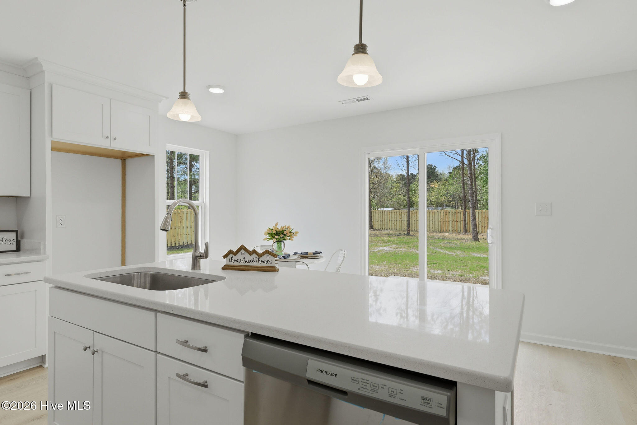 100554240 | Photo 25