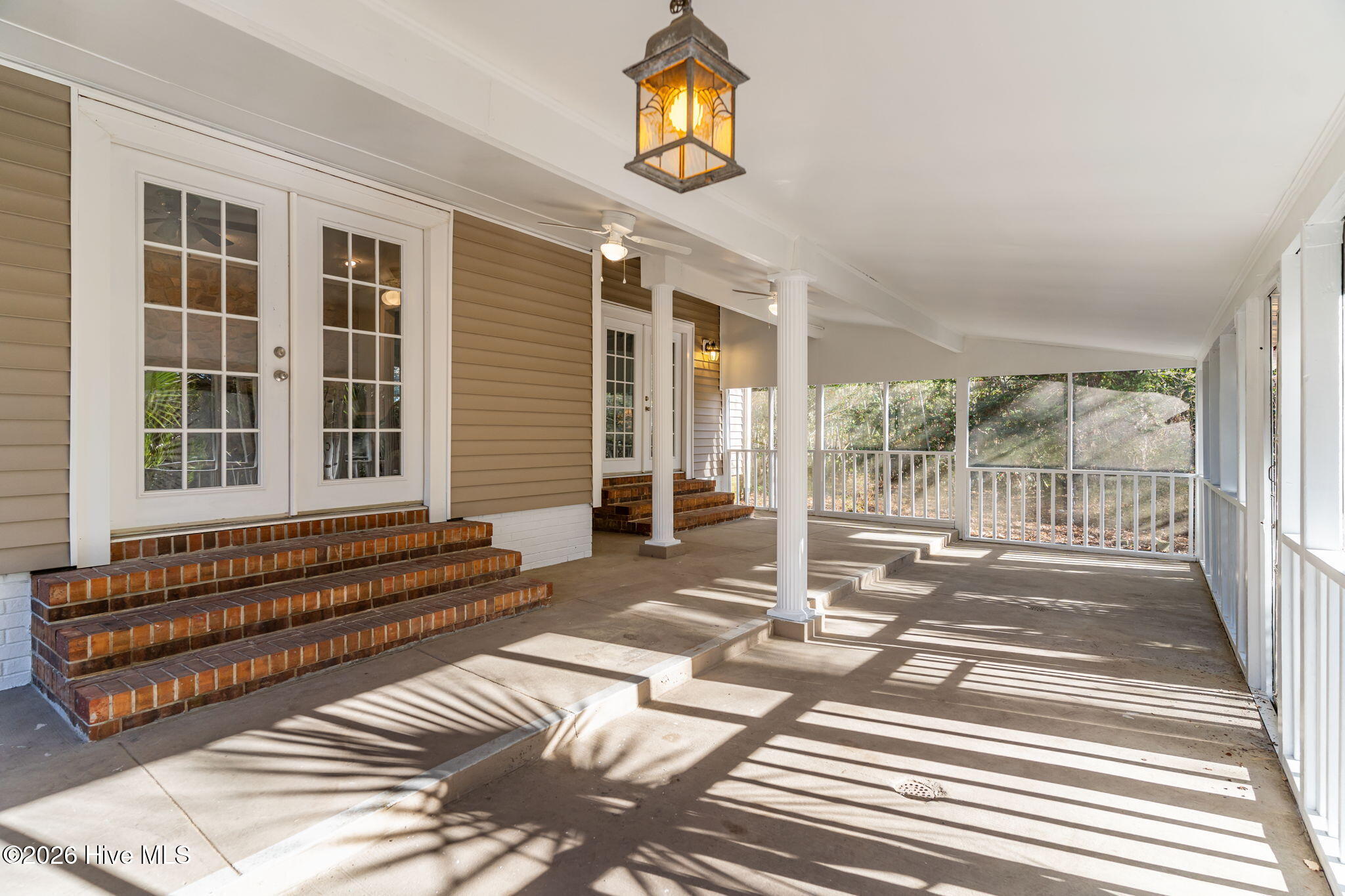 100550743 | Photo 25