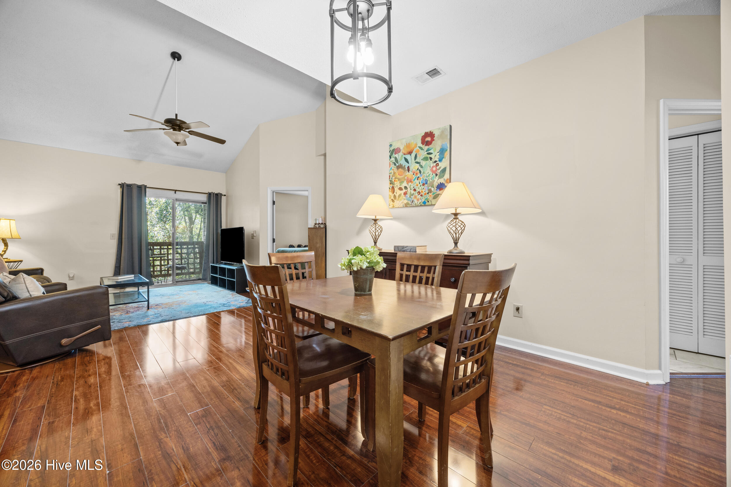 100565125 | Photo 10