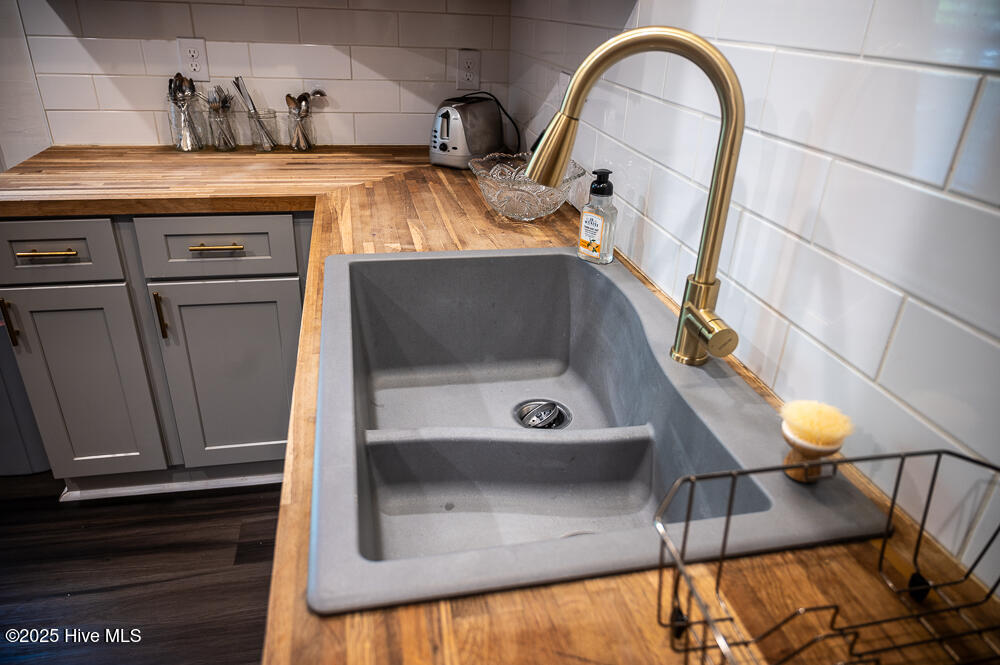 100545443 | Photo 11