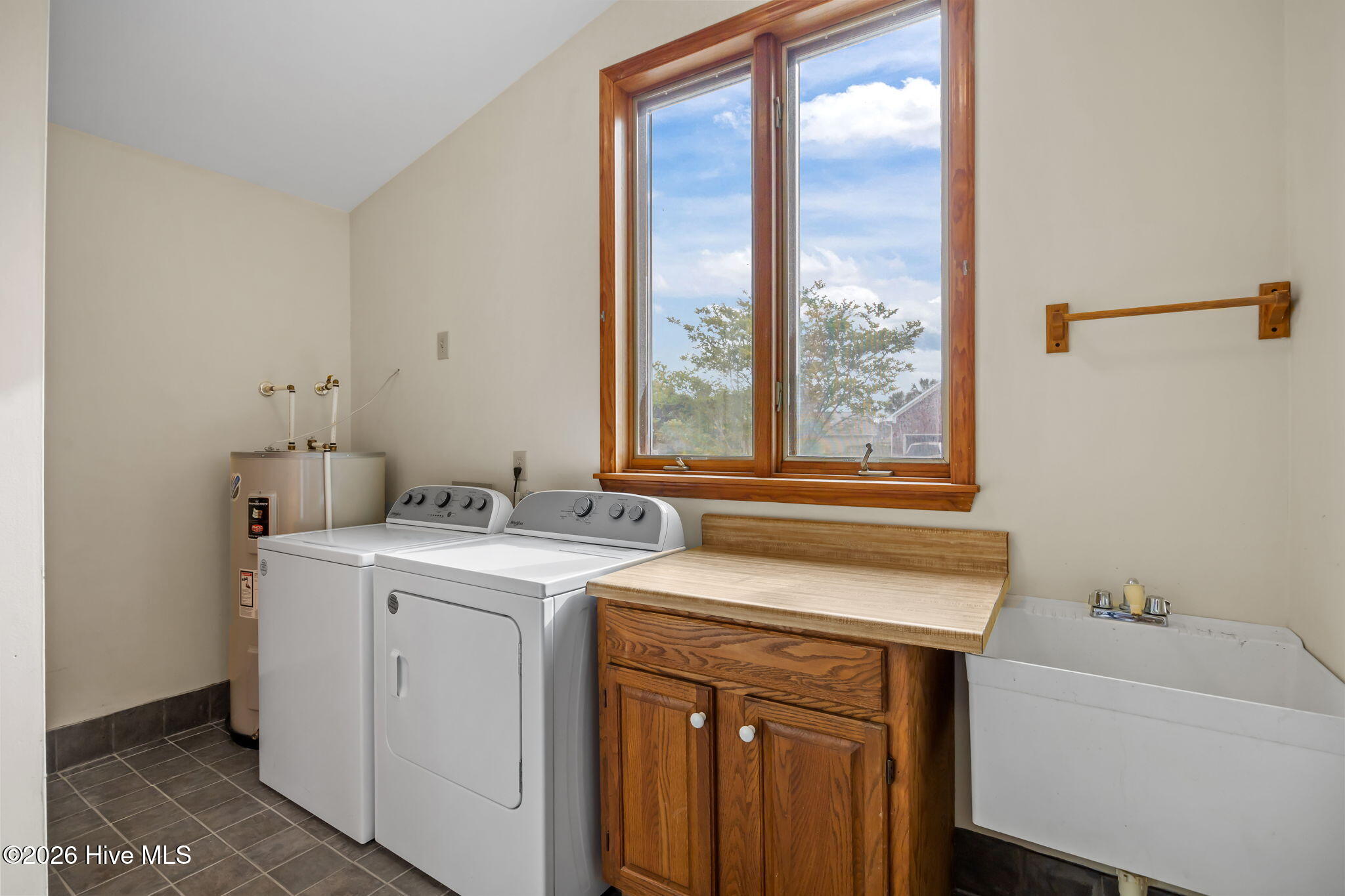 100565896 | Photo 23