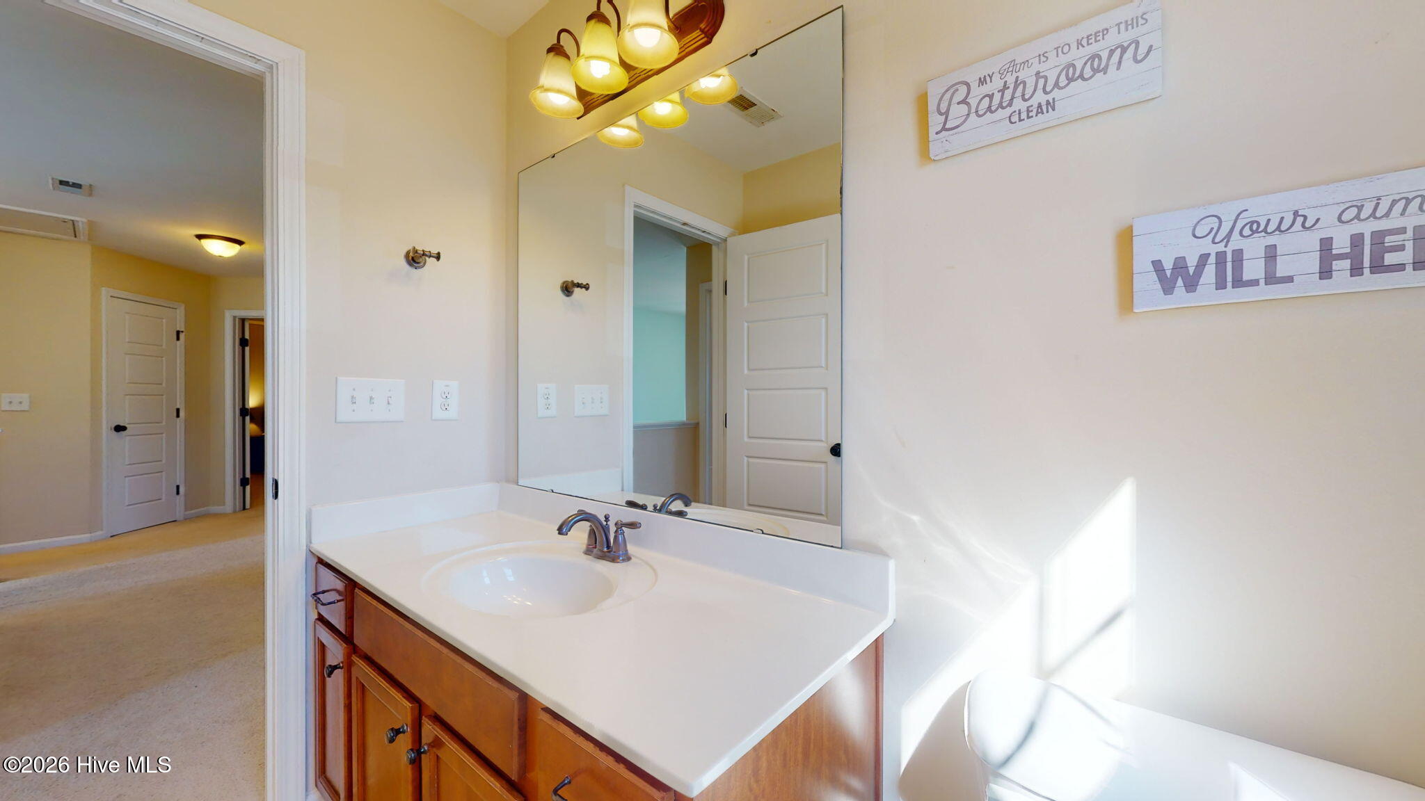 100558979 | Photo 18