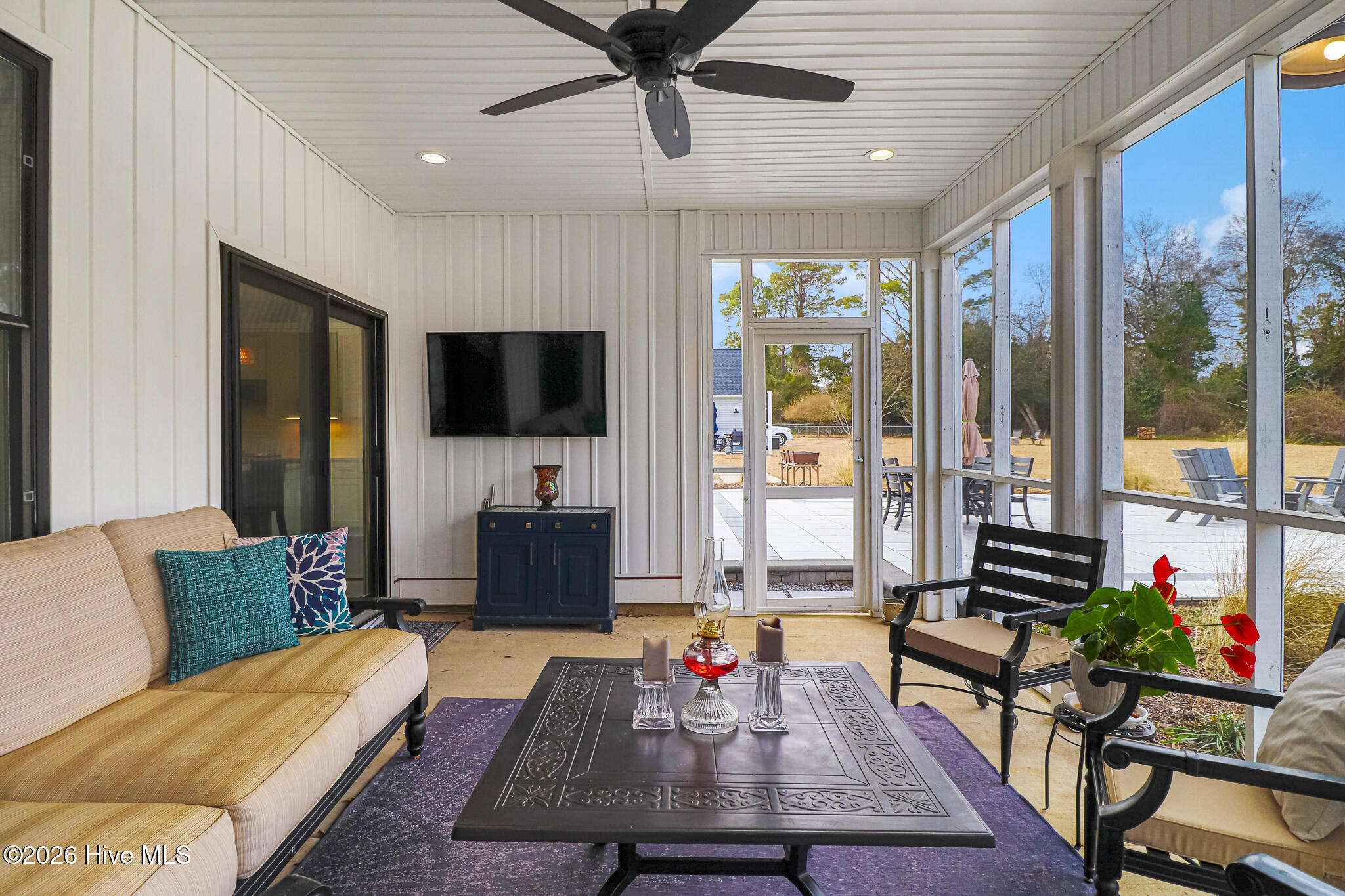 100556315 | Photo 35