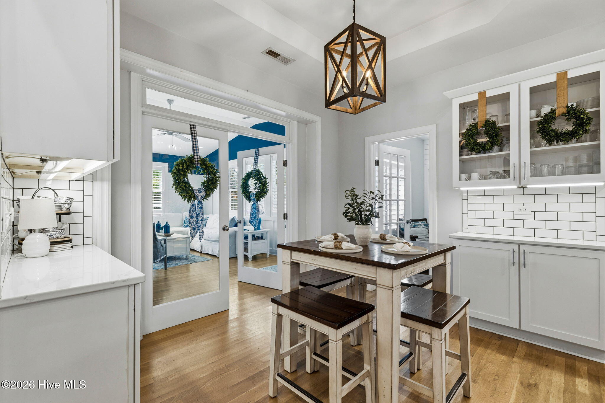 100561515 | Photo 35