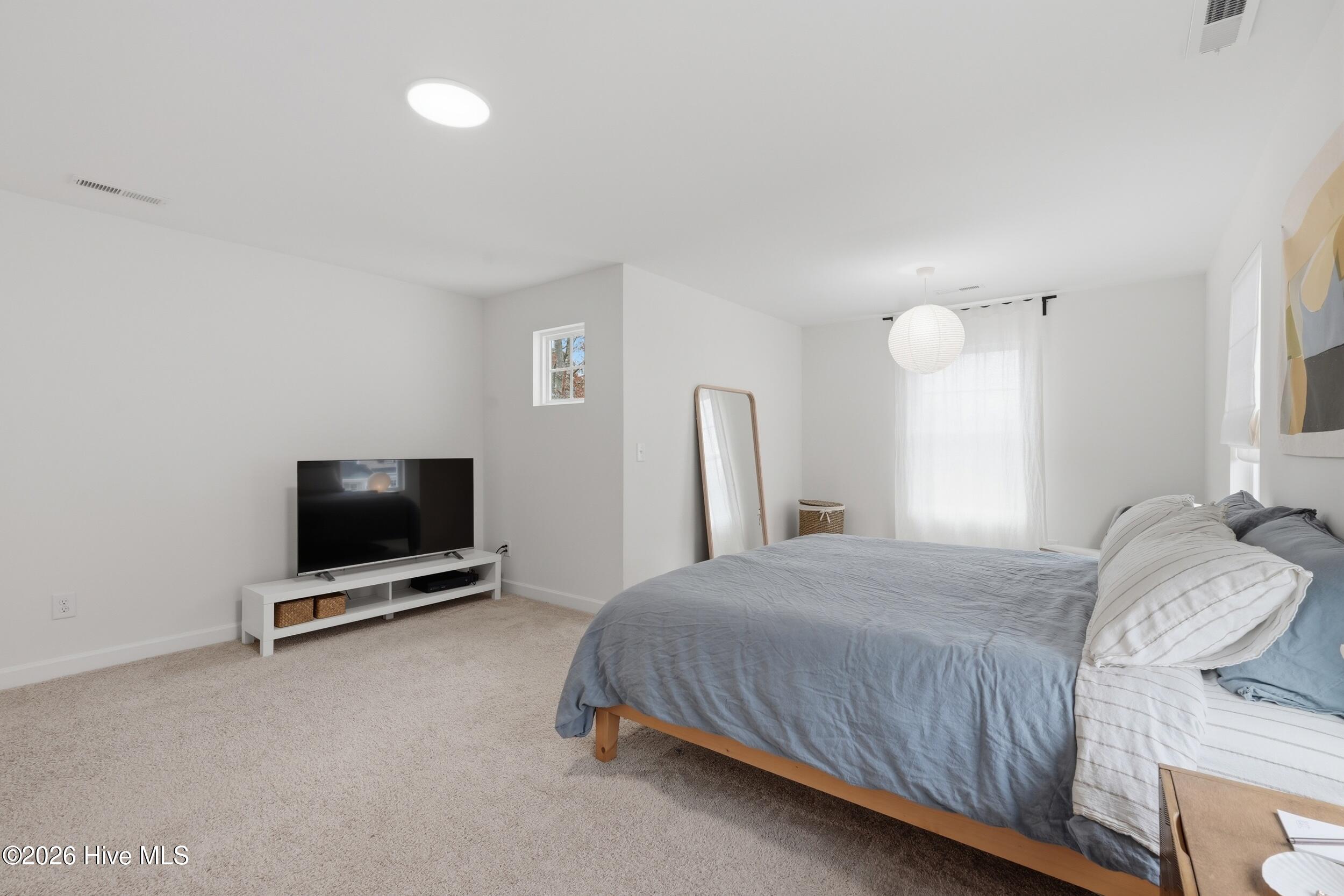 100559477 | Photo 24