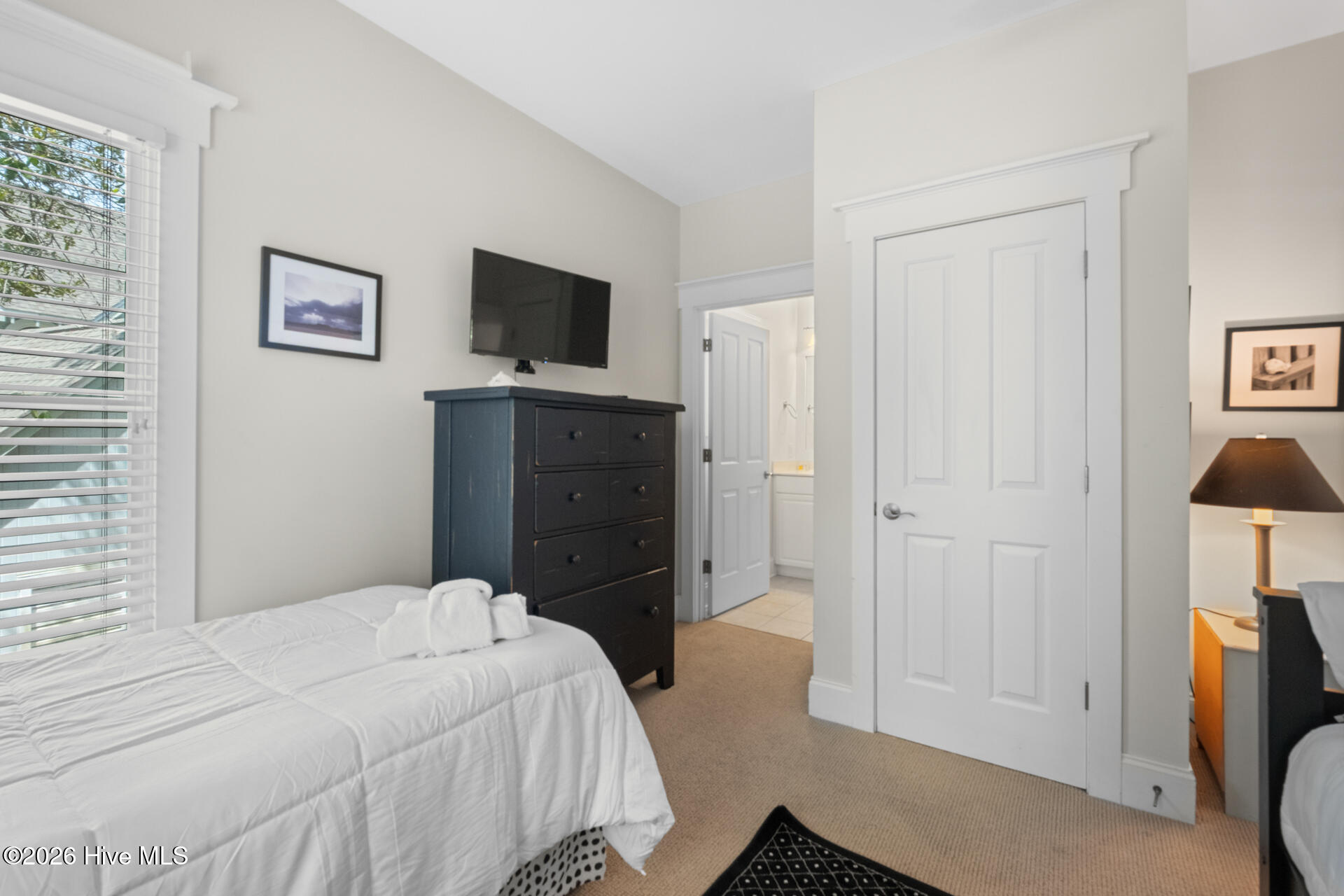 100567866 | Photo 31