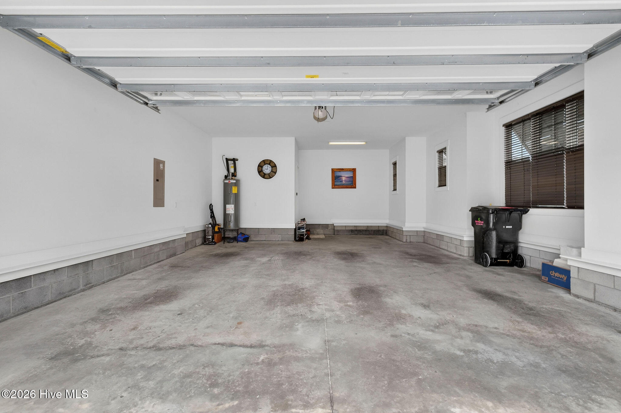 100561102 | Photo 50