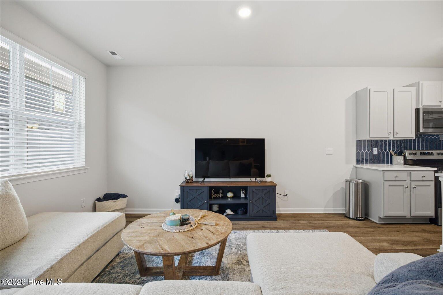 100548049 | Photo 15