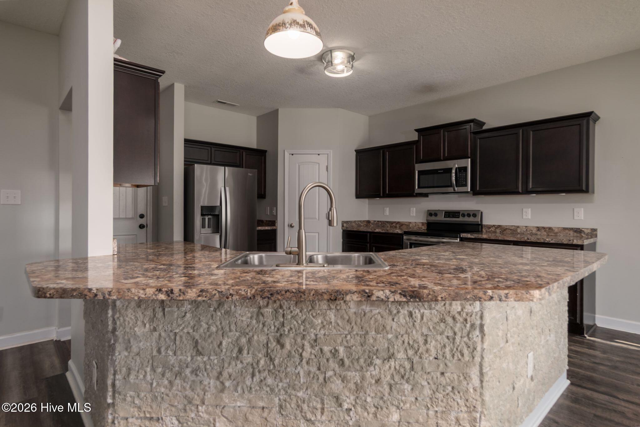 100566459 | Photo 17