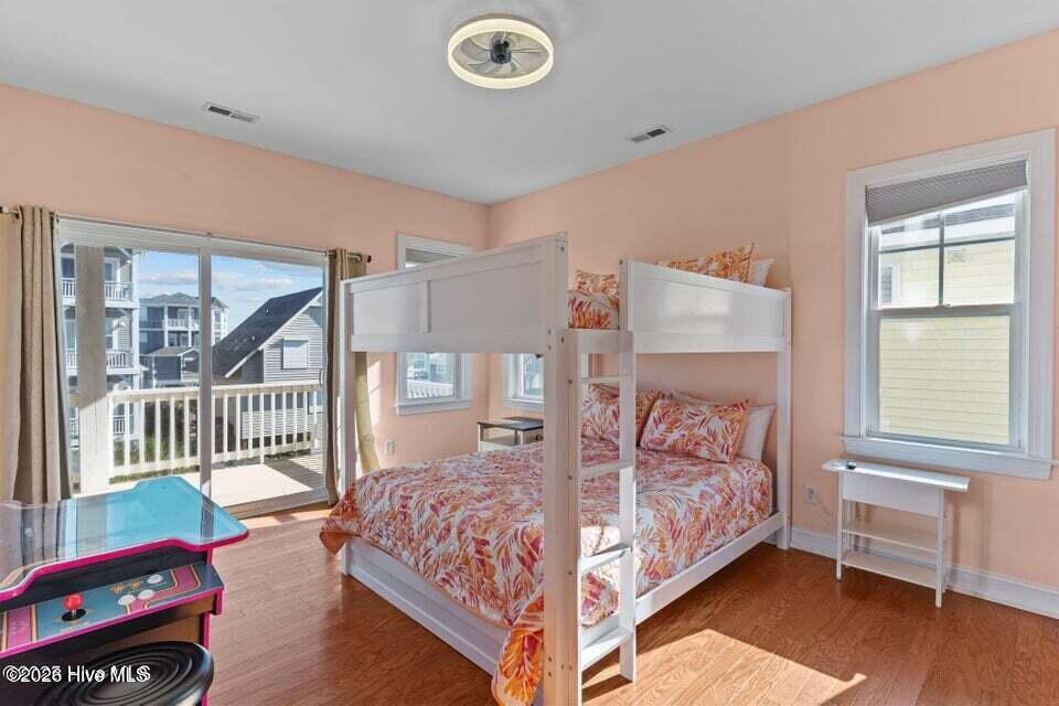 100570468 | Photo 33