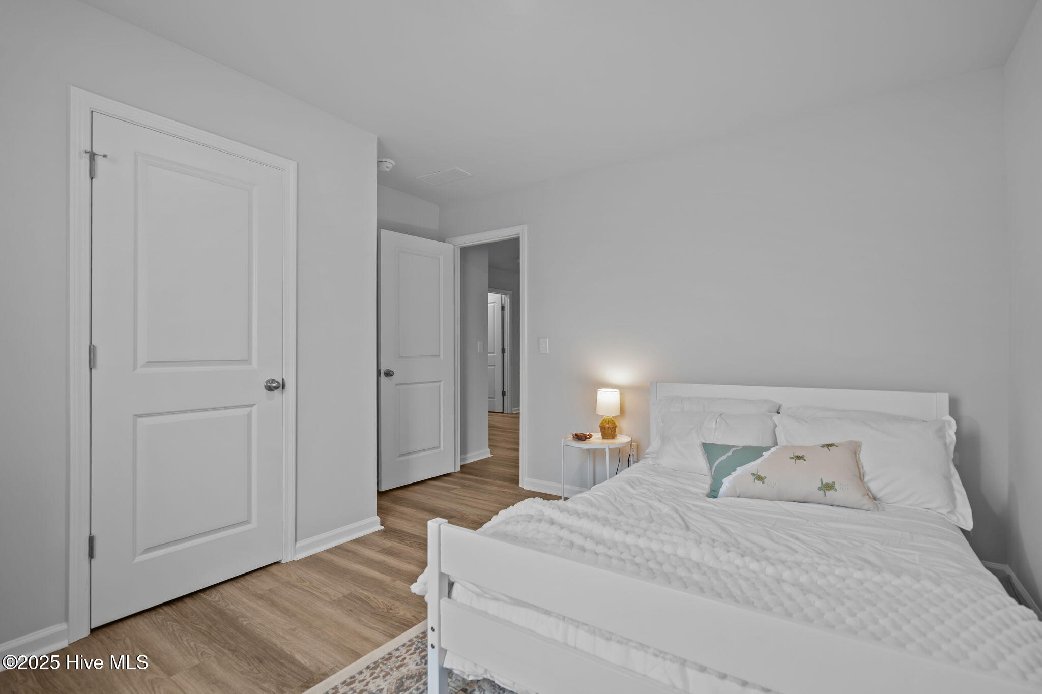 100532150 | Photo 13