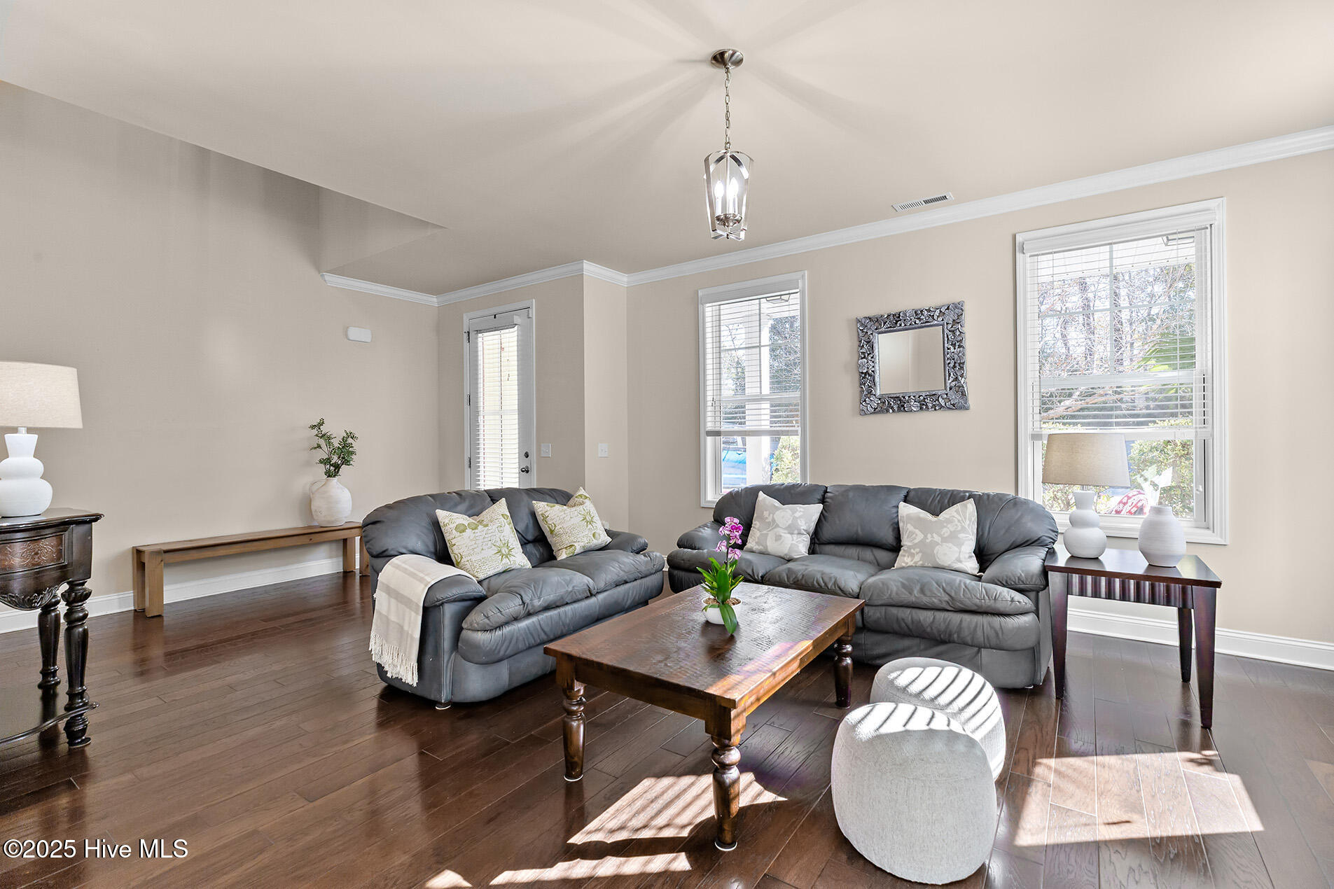 100531047 | Photo 10