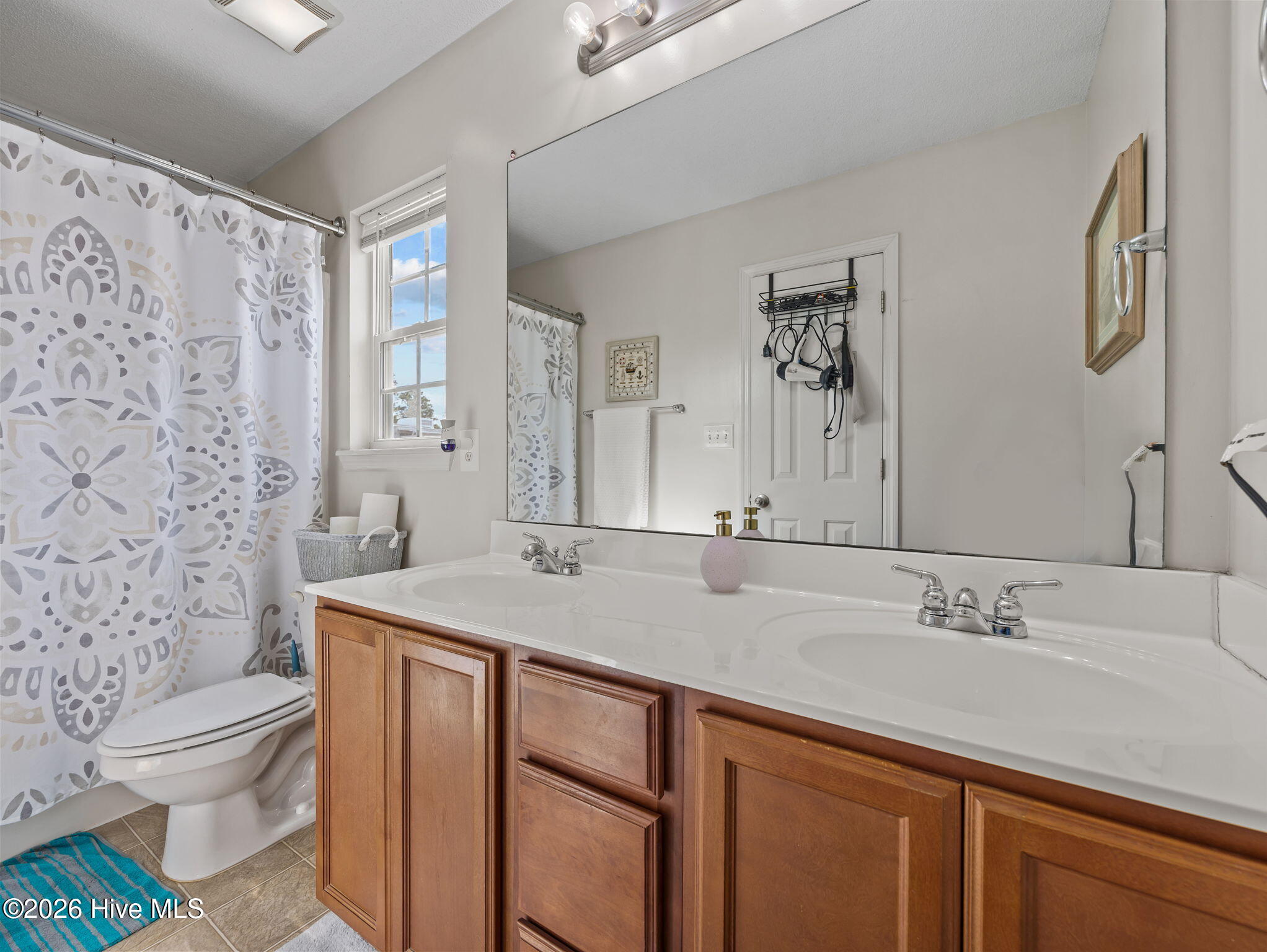 100566784 | Photo 26