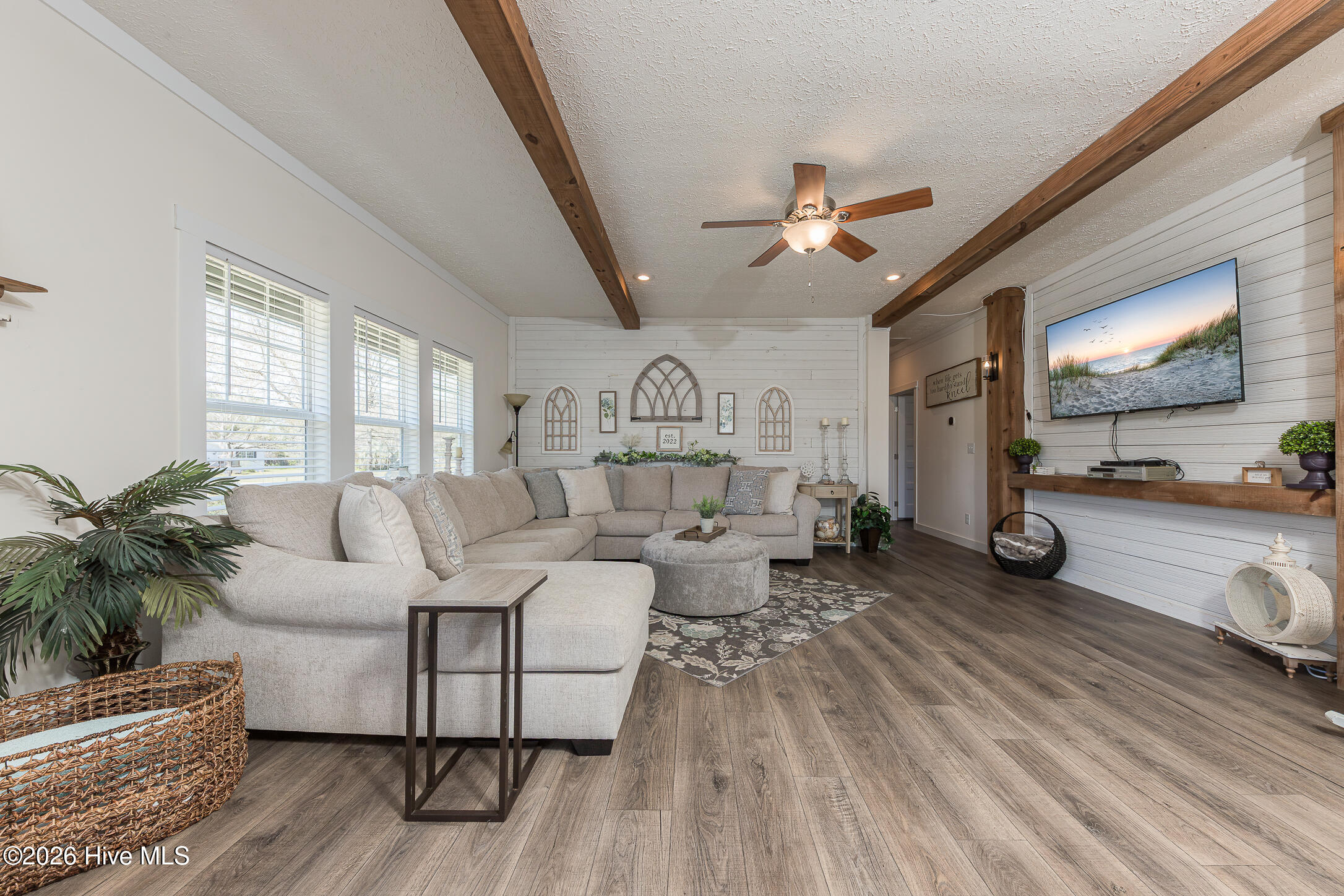 100563969 | Photo 15