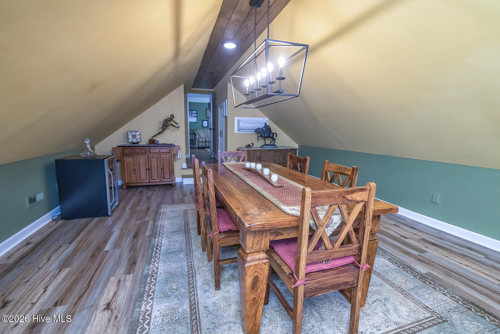 100550296 | Photo 45