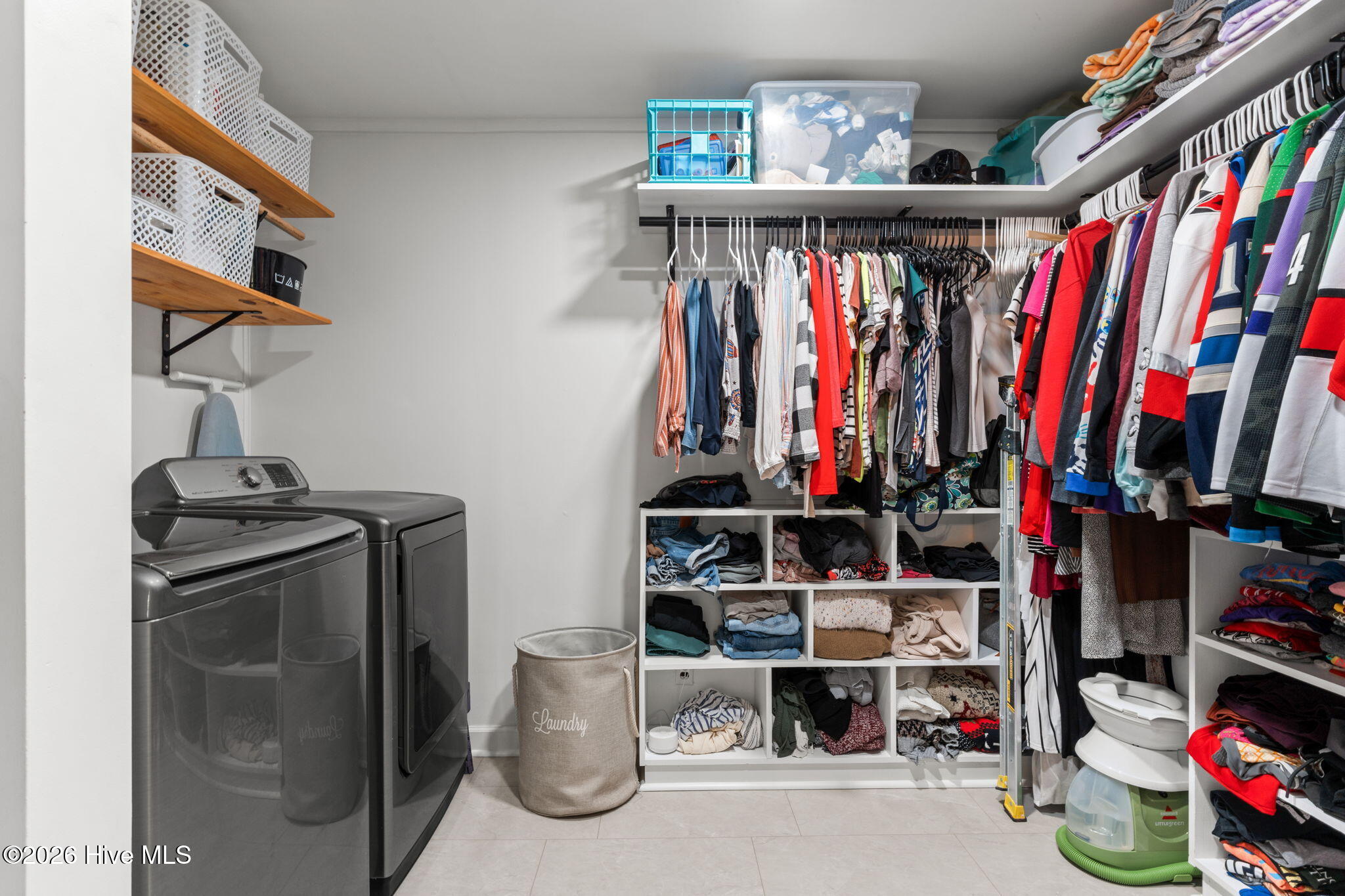 100560277 | Photo 24