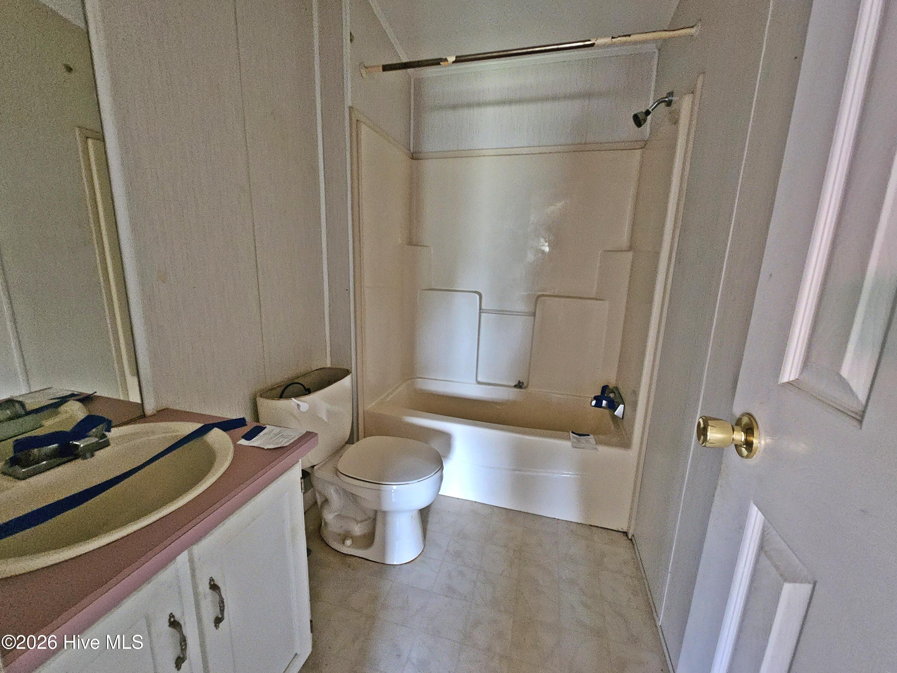 100566960 | Photo 13