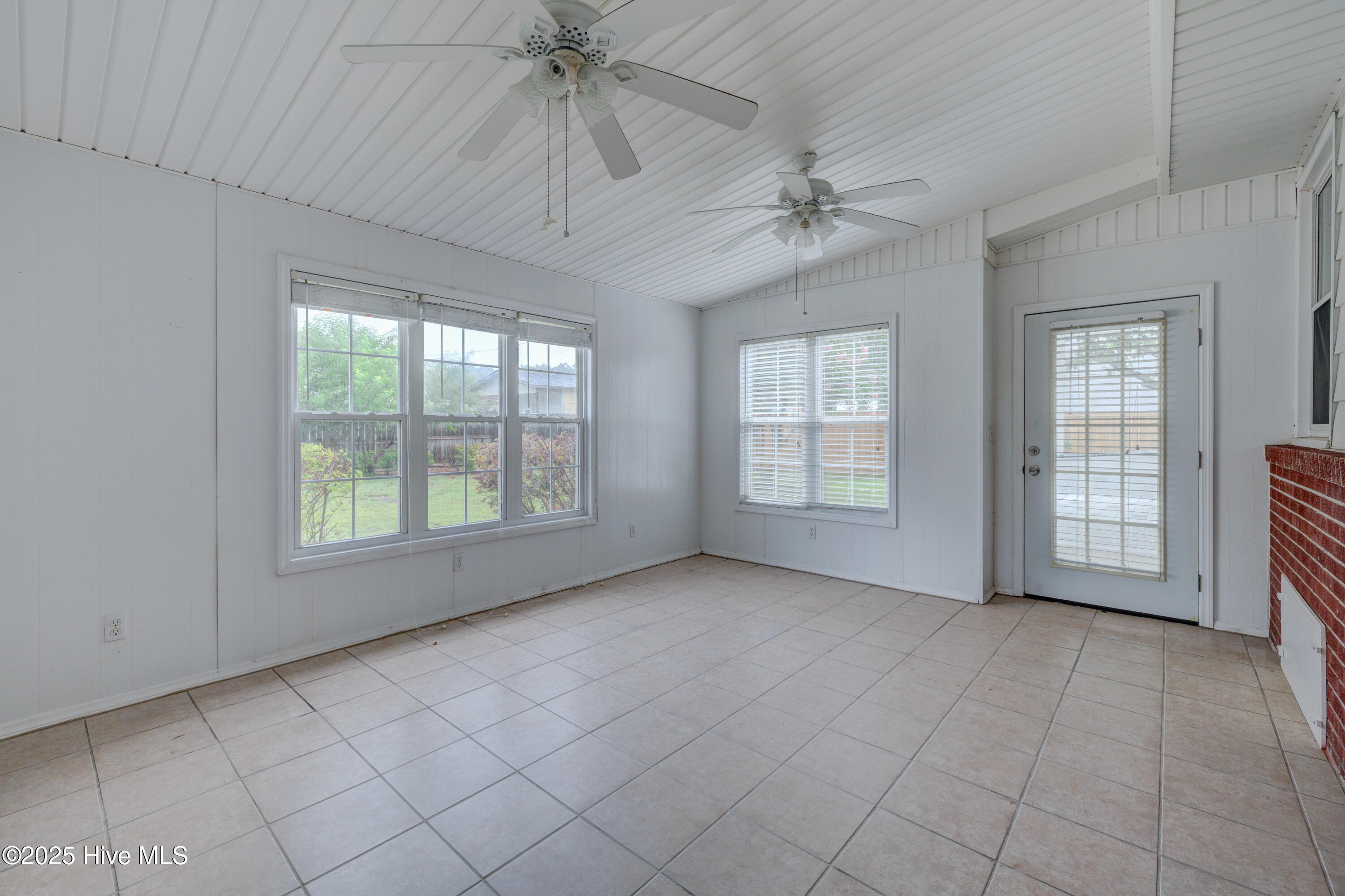 100547568 | Photo 26