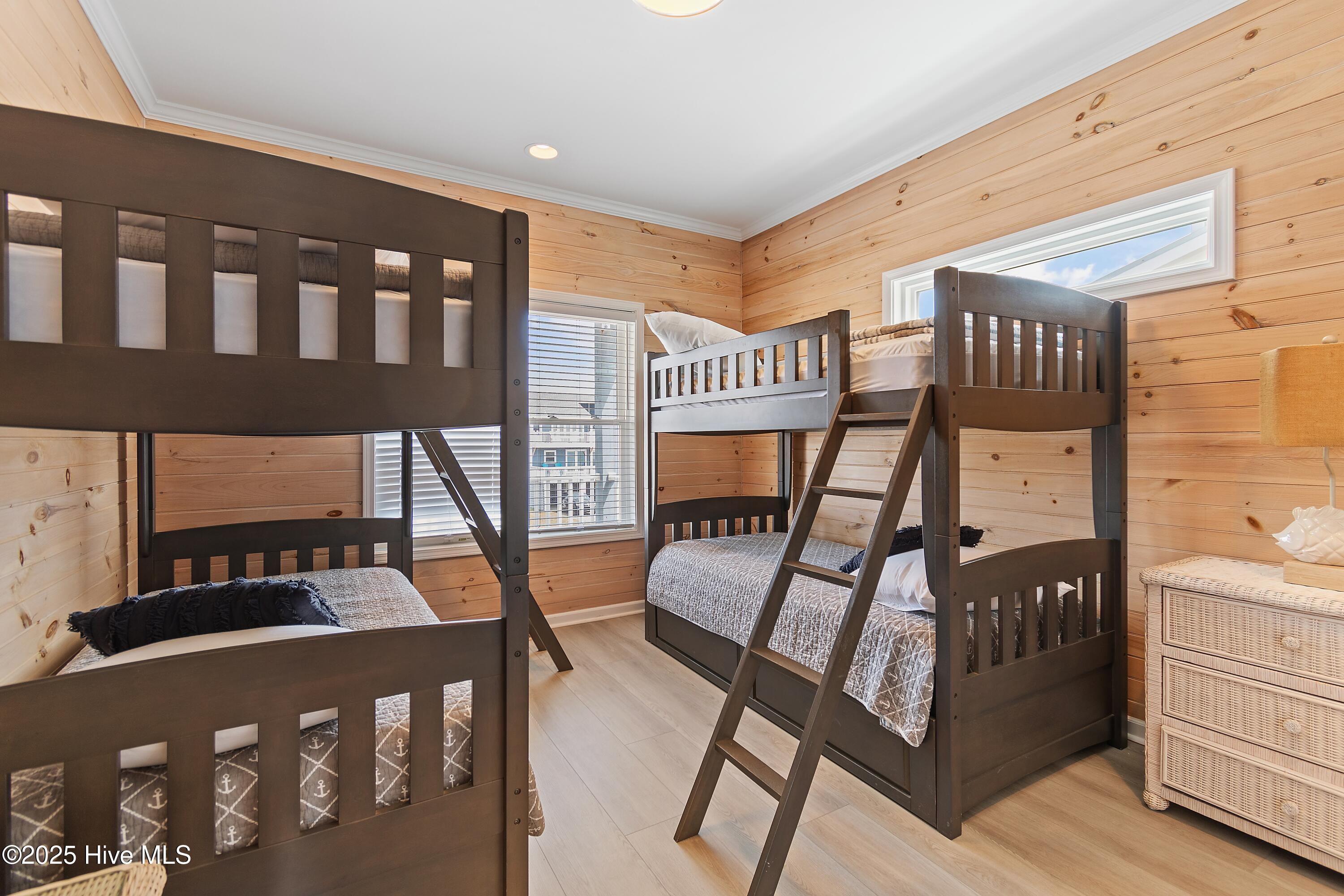 100554405 | Photo 24