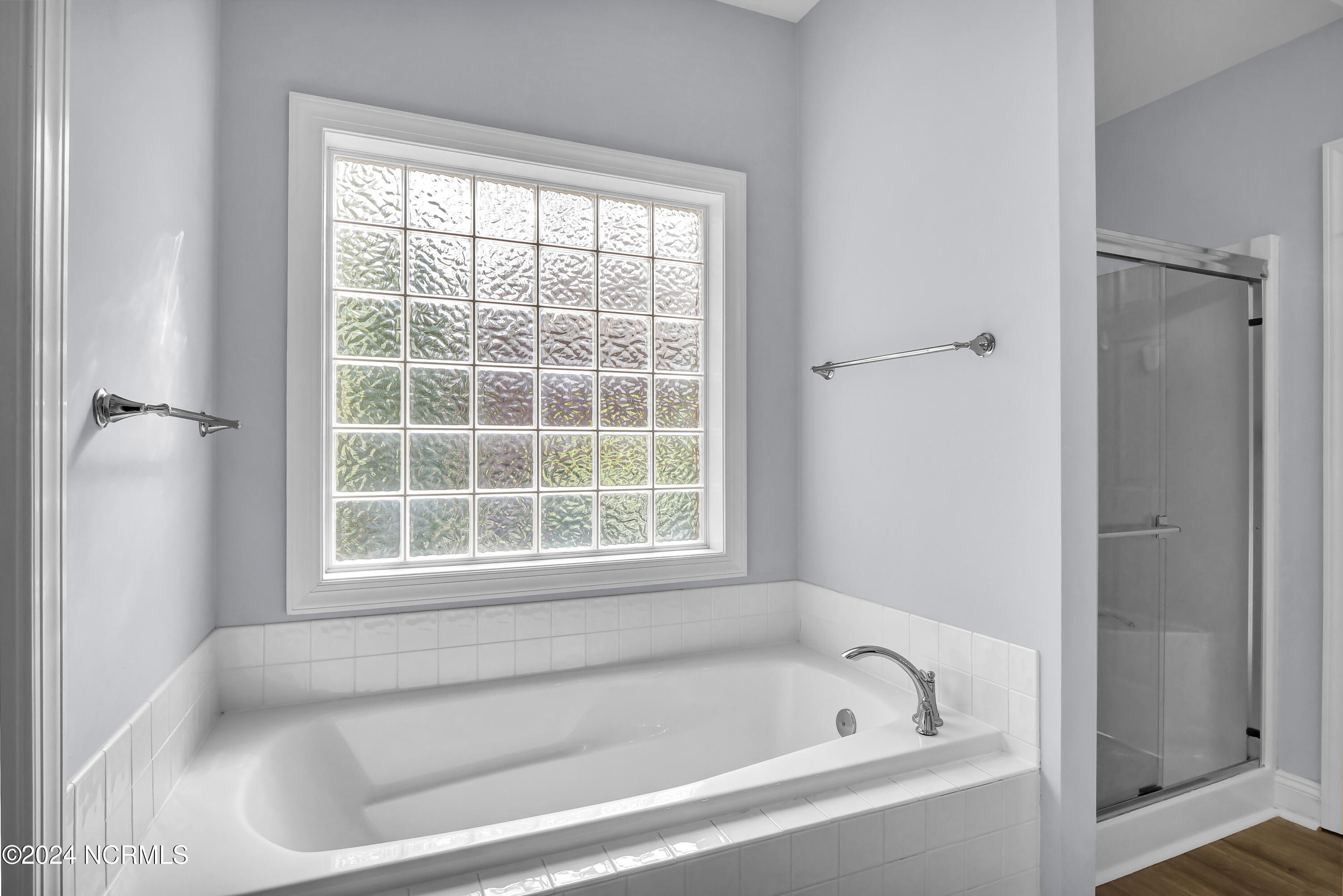 100567589 | Photo 18