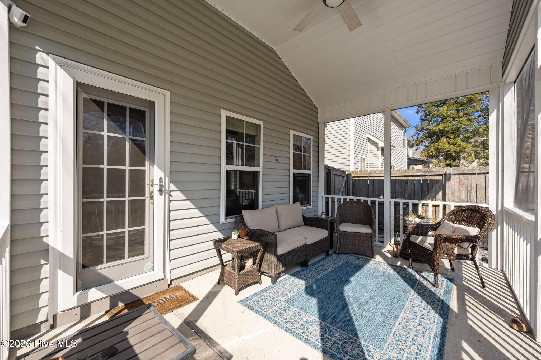 100552744 | Photo 38