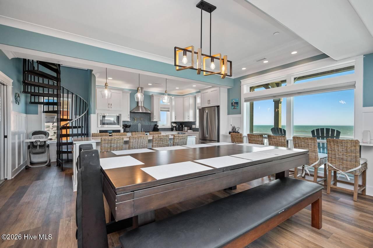 100560212 | Photo 11