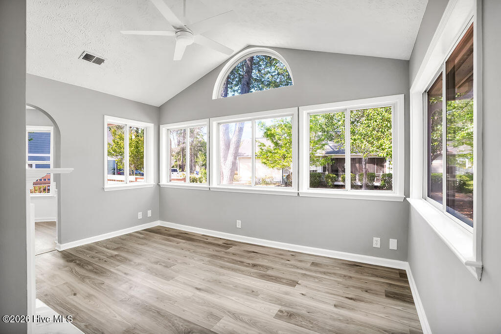 100567951 | Photo 12