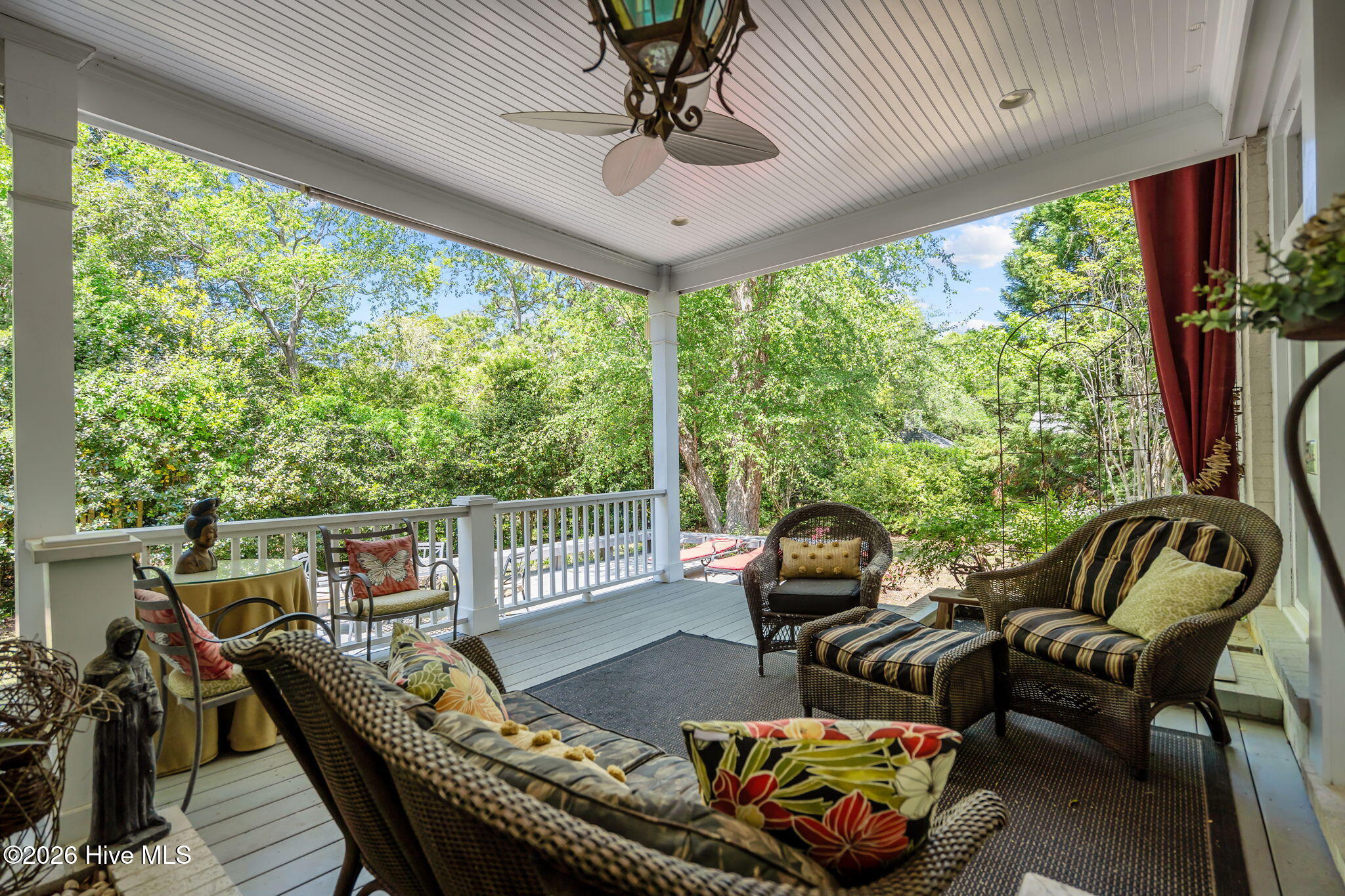 100570294 | Photo 45