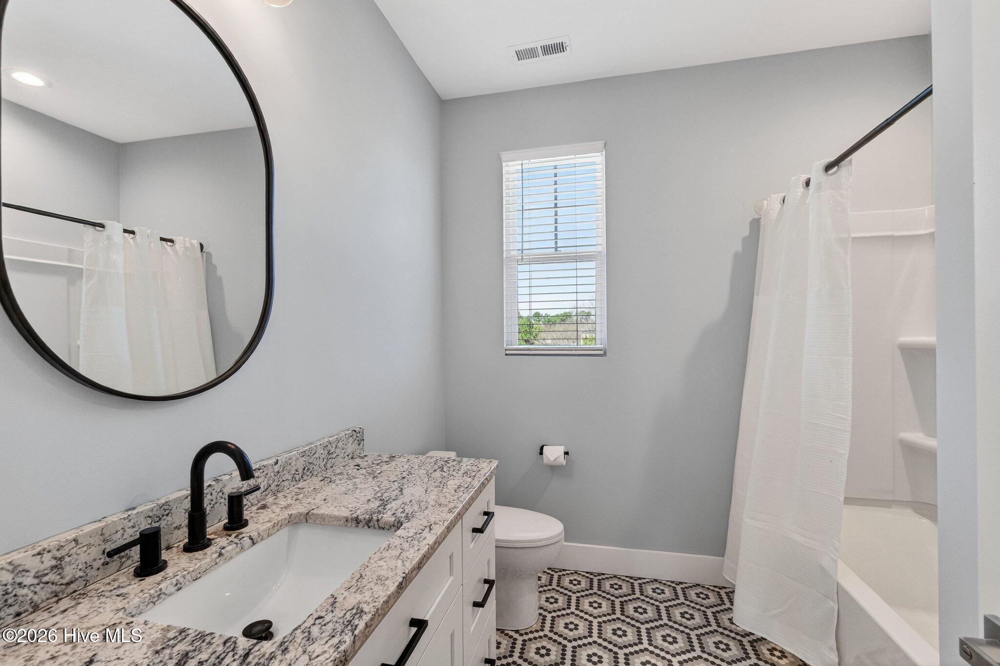 100561460 | Photo 31