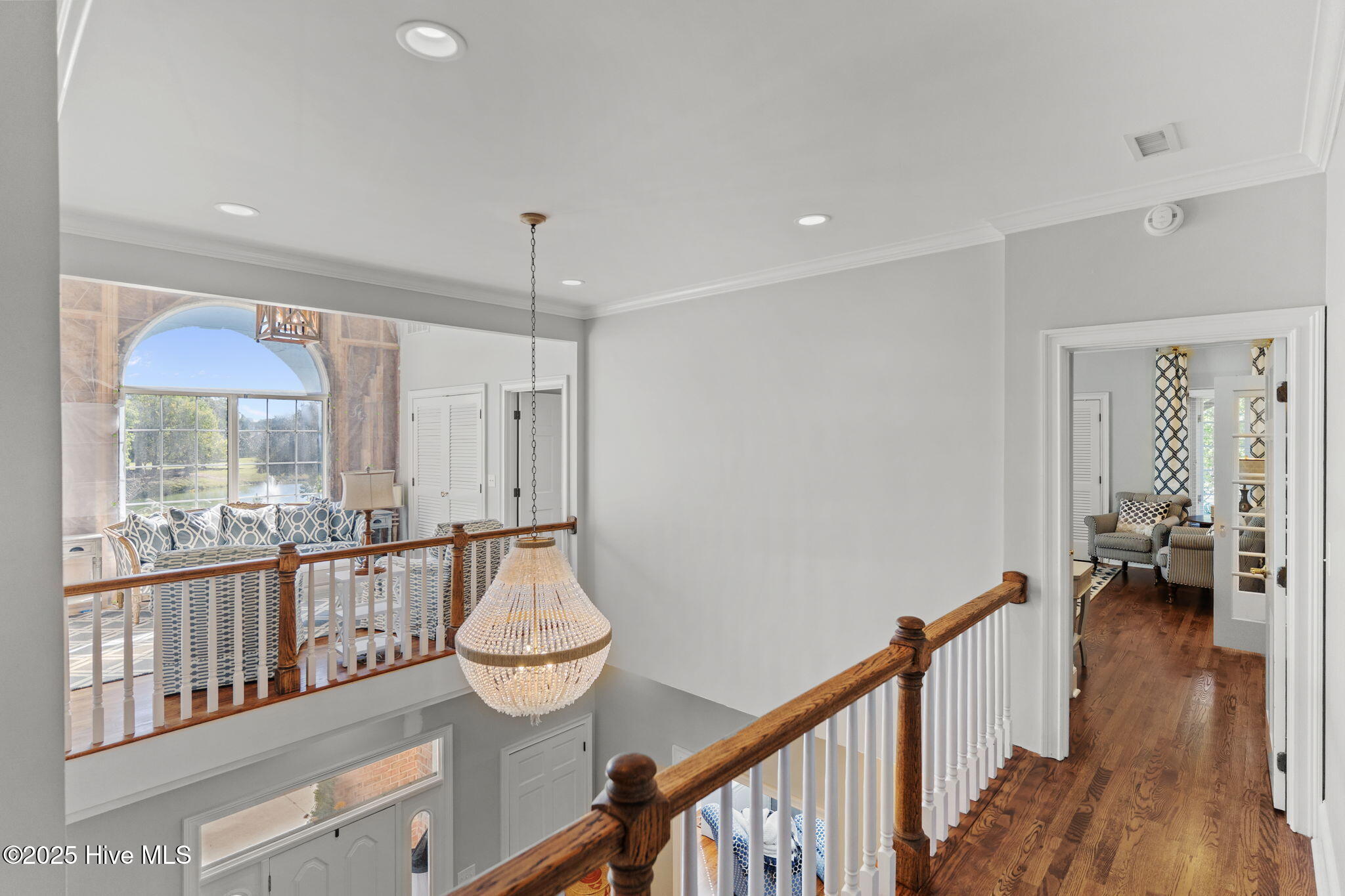 100537269 | Photo 46