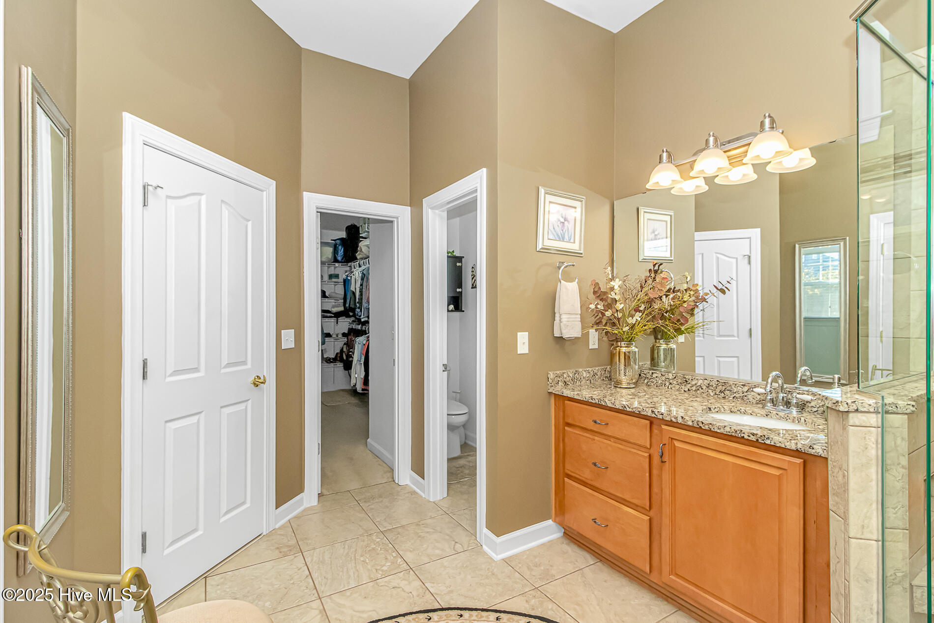 100545861 | Photo 15