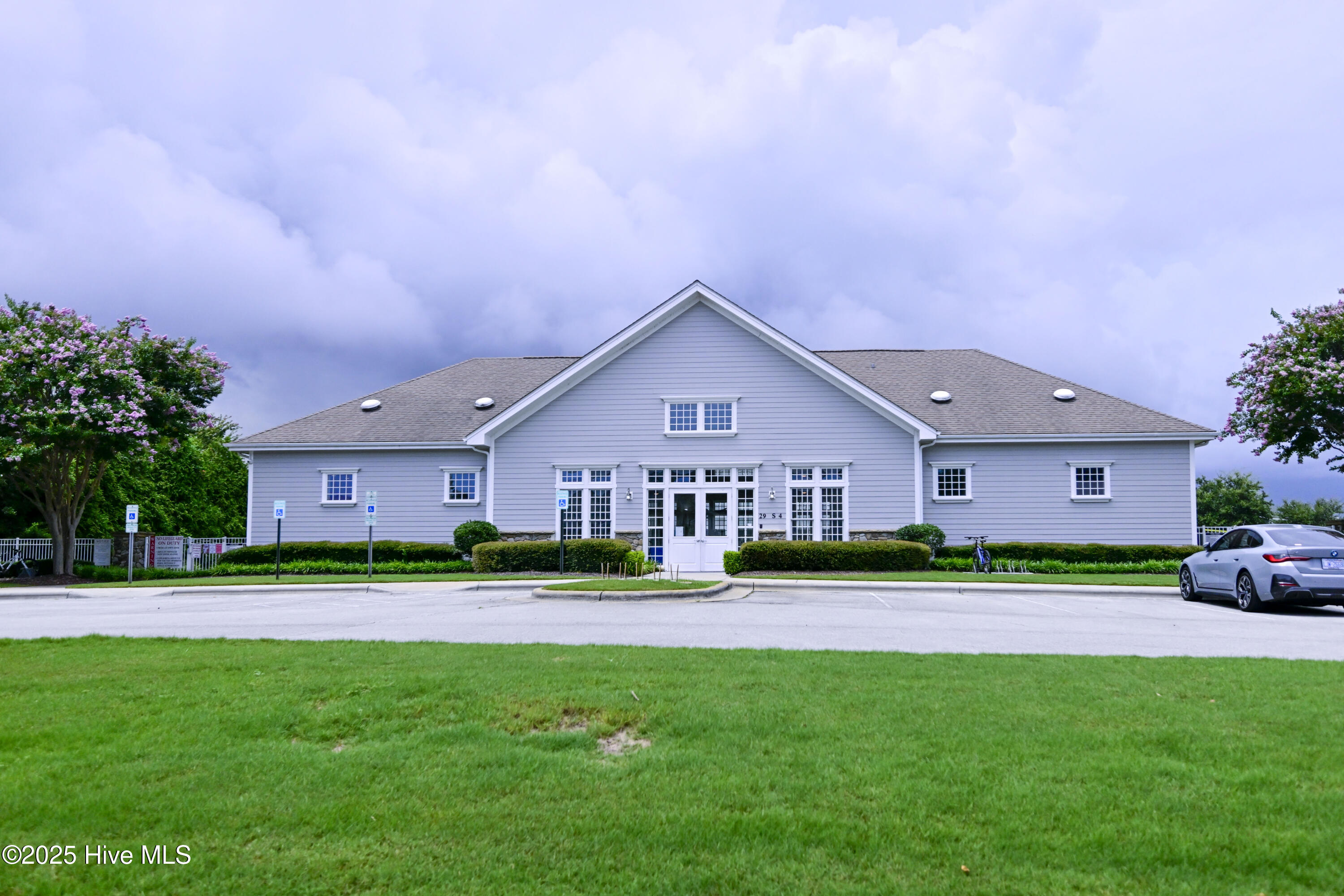 100523770 | Photo 77