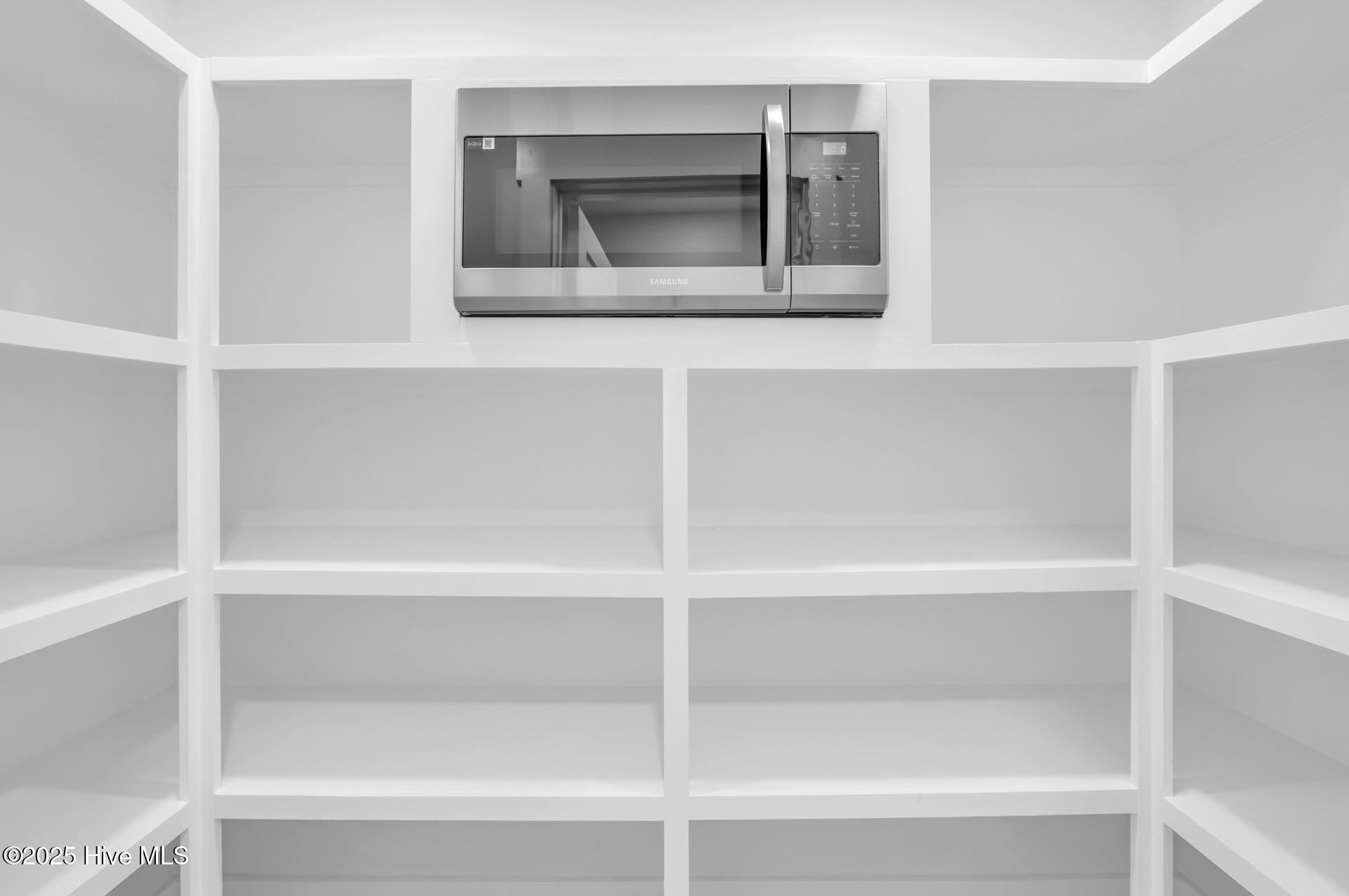 100540114 | Photo 20