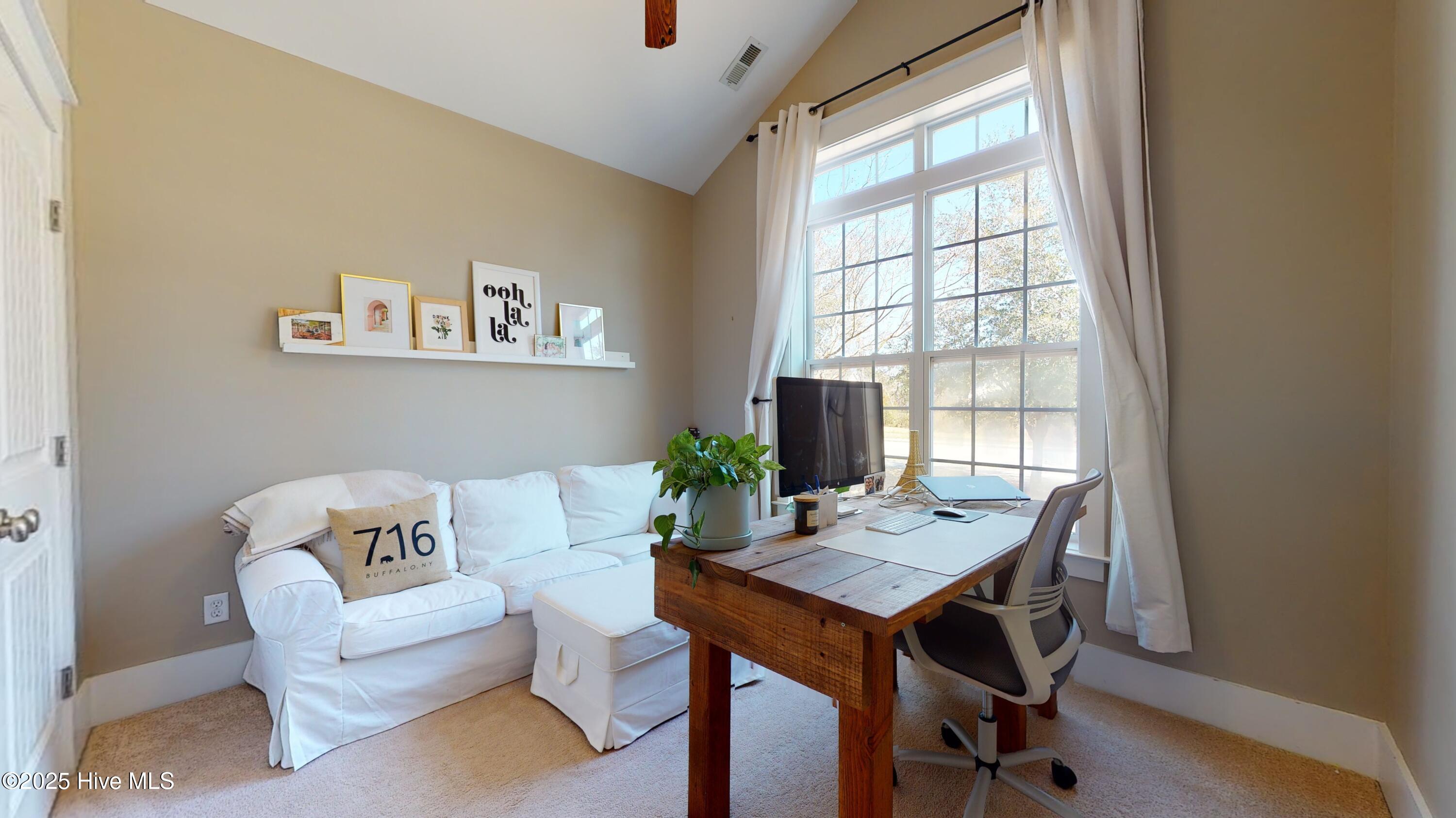 100570166 | Photo 45