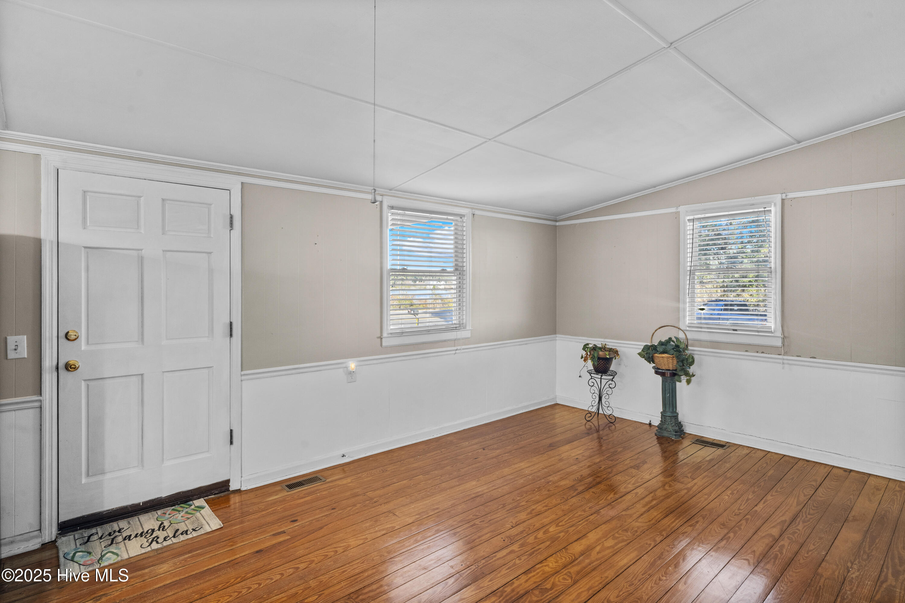 100563650 | Photo 10