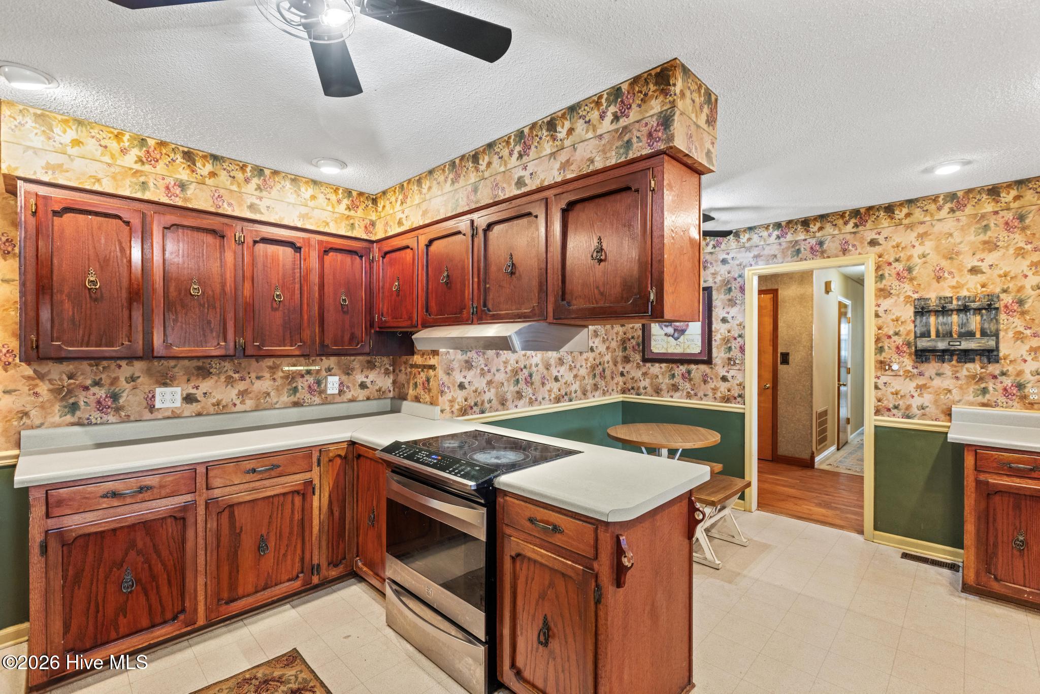 100560657 | Photo 15