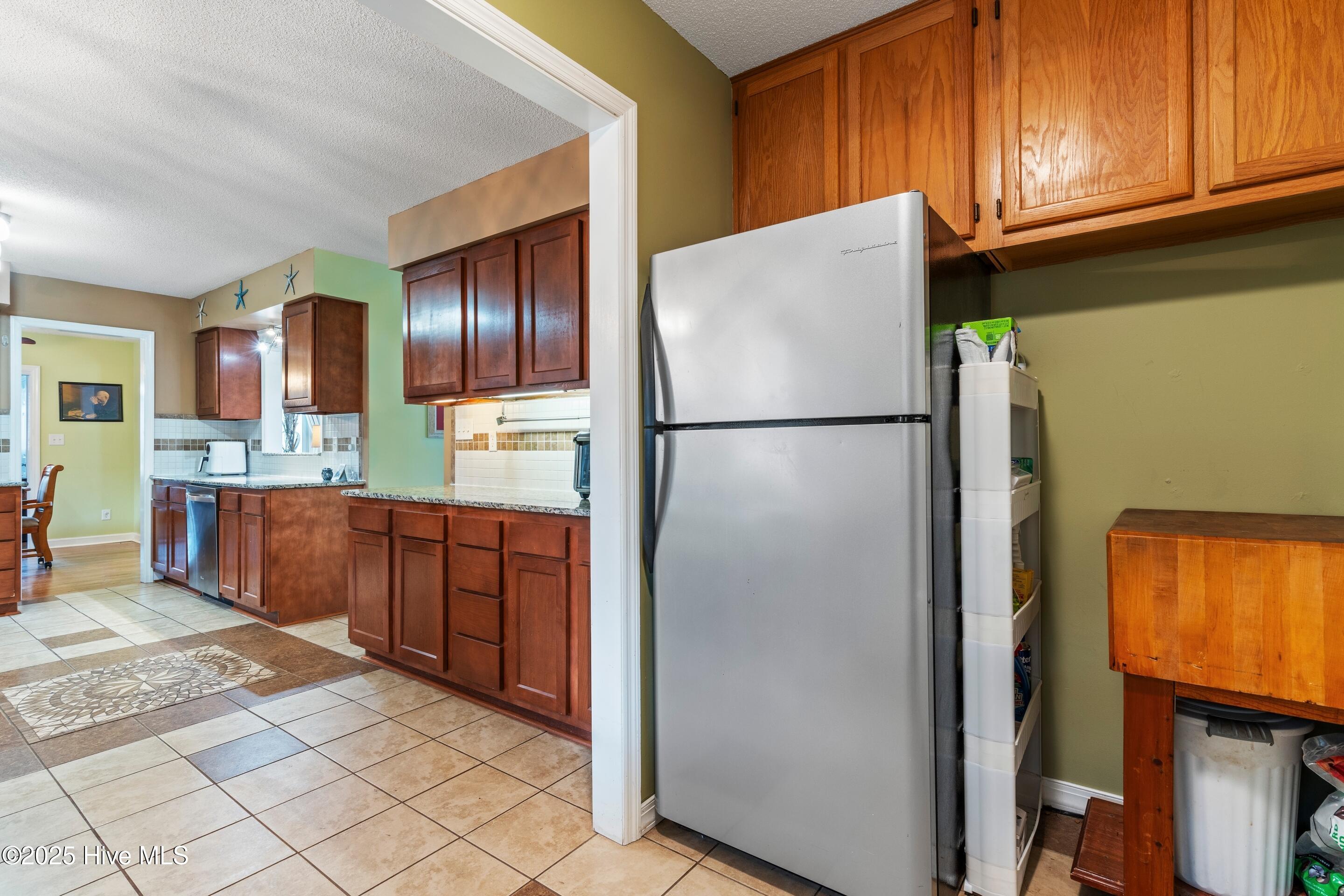 100543561 | Photo 23