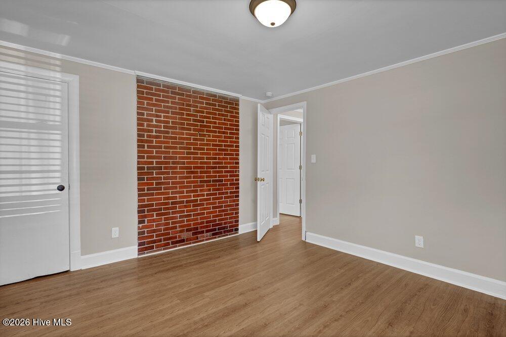 100562072 | Photo 24